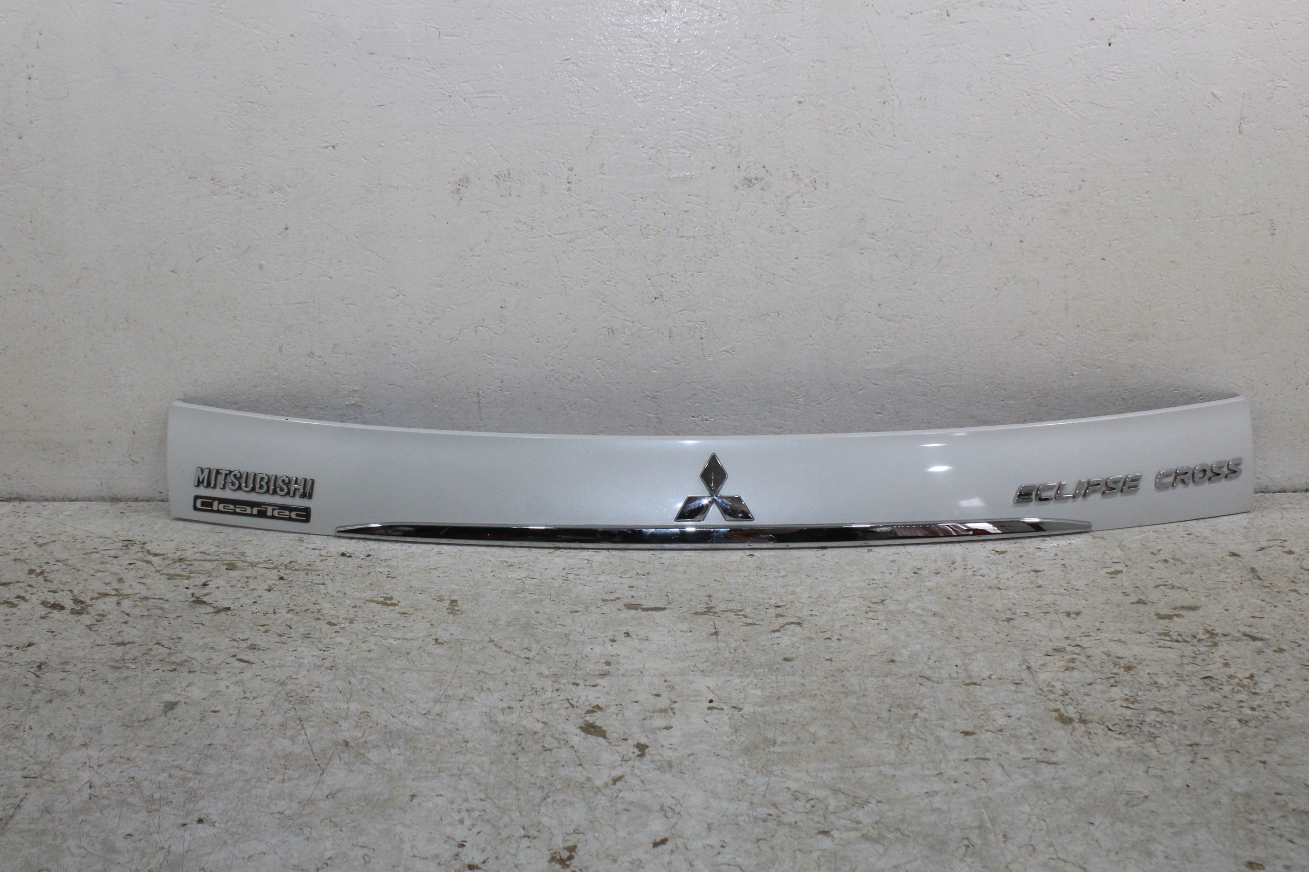 Mitsubishi Eclipse Cross Couverture du capot Arrière