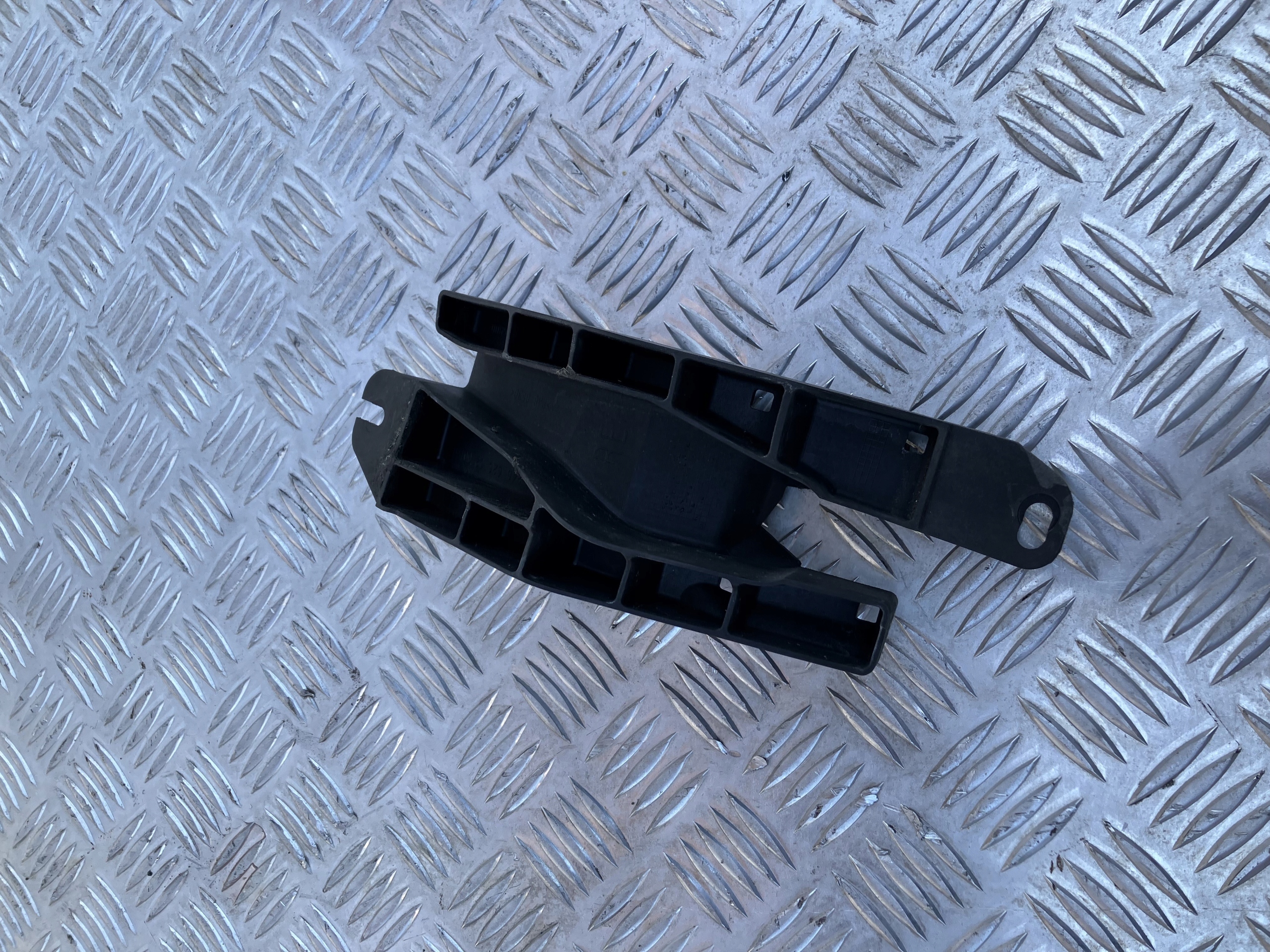 WSPORNIK PASA PRZEDNIEGO A KLASA W176