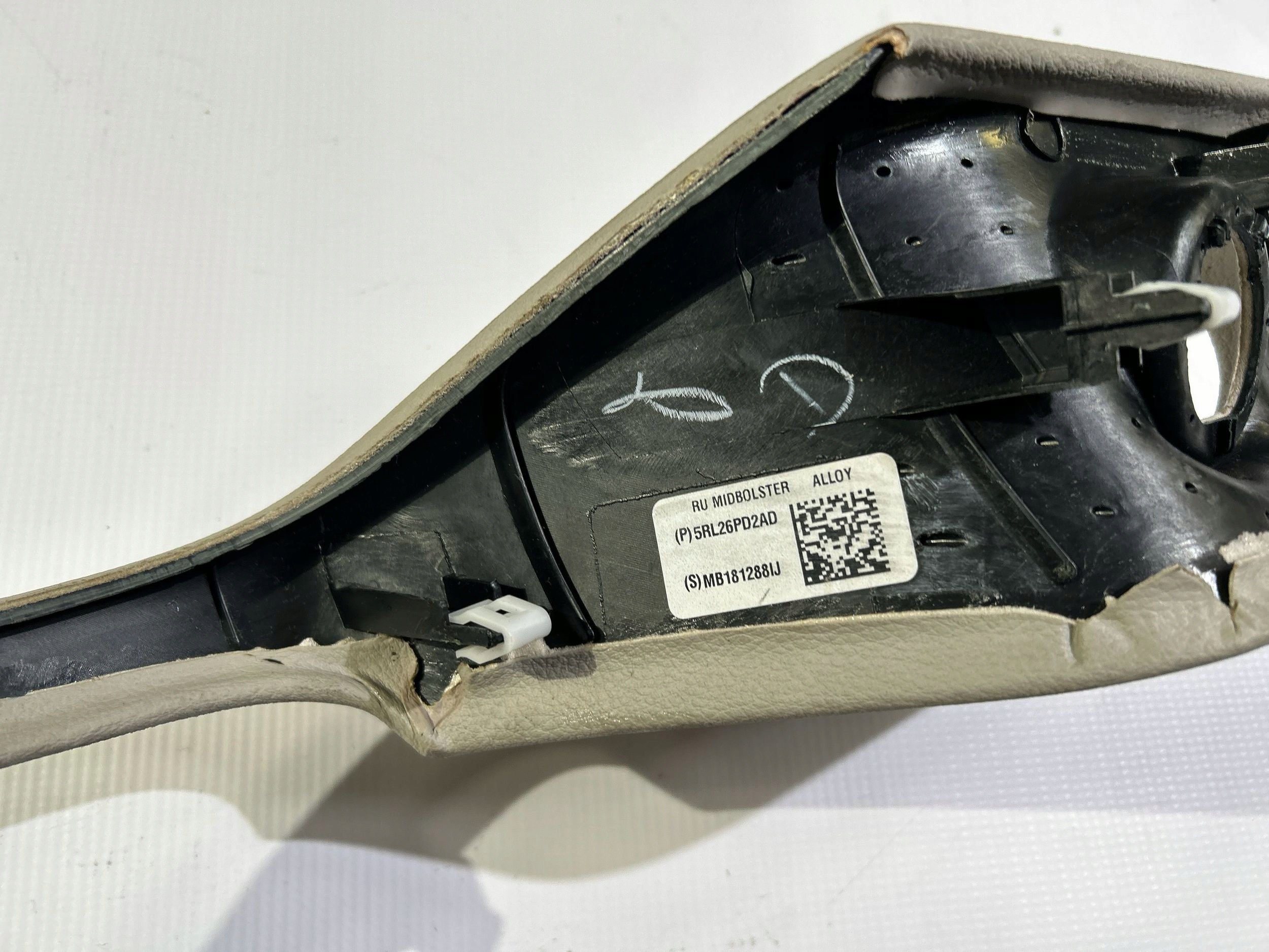 moulding panel dekor konosoli of the dashboard dashboard Chrysler Pacifica 2021