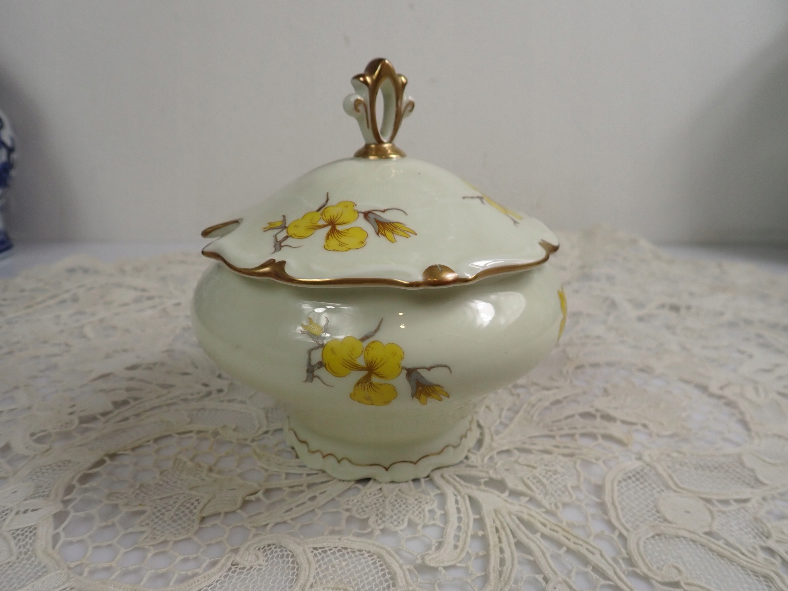 SORAU KAVALIER FORSYCJE - bomboniera, marmoladówka