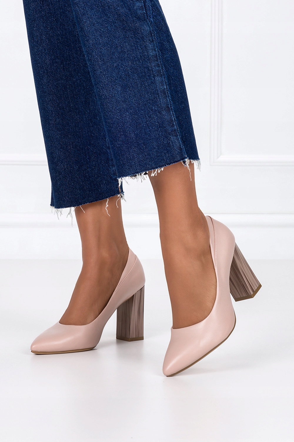 CZÓŁENKA DAMSKIE NA MODNYM OZDOBNYM OBCASIE SŁUPKU SKÓRZANA WKŁADKA r 40 Płeć kobieta