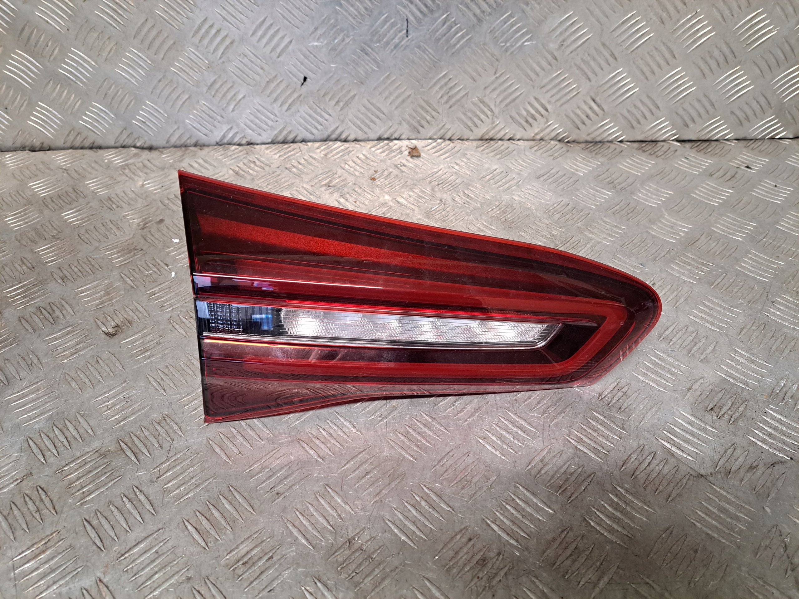 FORD FOCUS MK4 LIFT KOMBI LAMPA KLAPY LEWA TYŁ NX7B-13A603-HB Producent części Ford OE