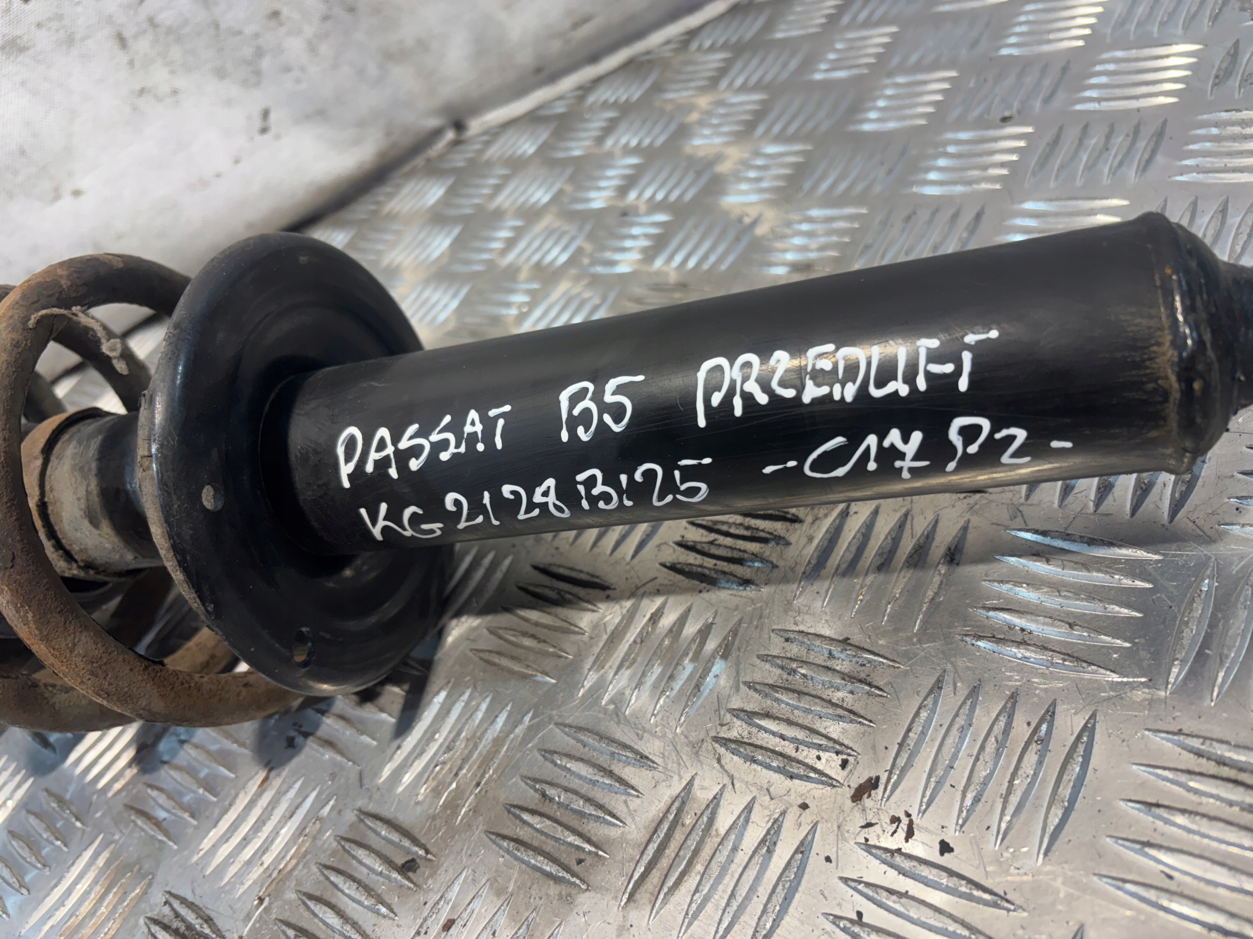 shock absorber spring front Volkswagen Passat B5 przedlift KYB 341844