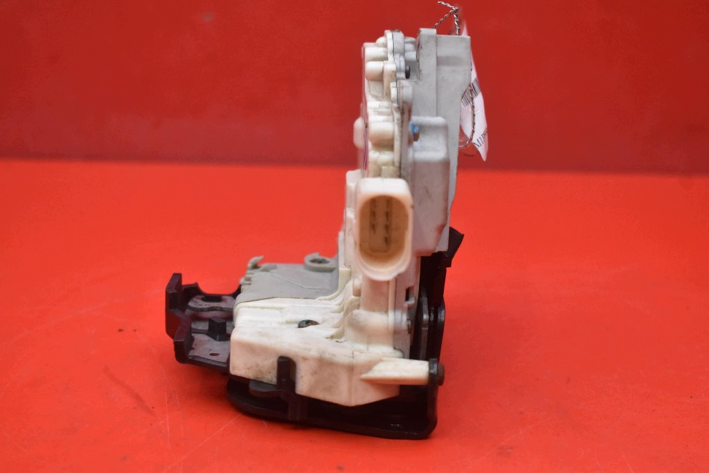 lock door right front front EU 8E1837016AA AUDI A4 B7 KOMBI 04-08
