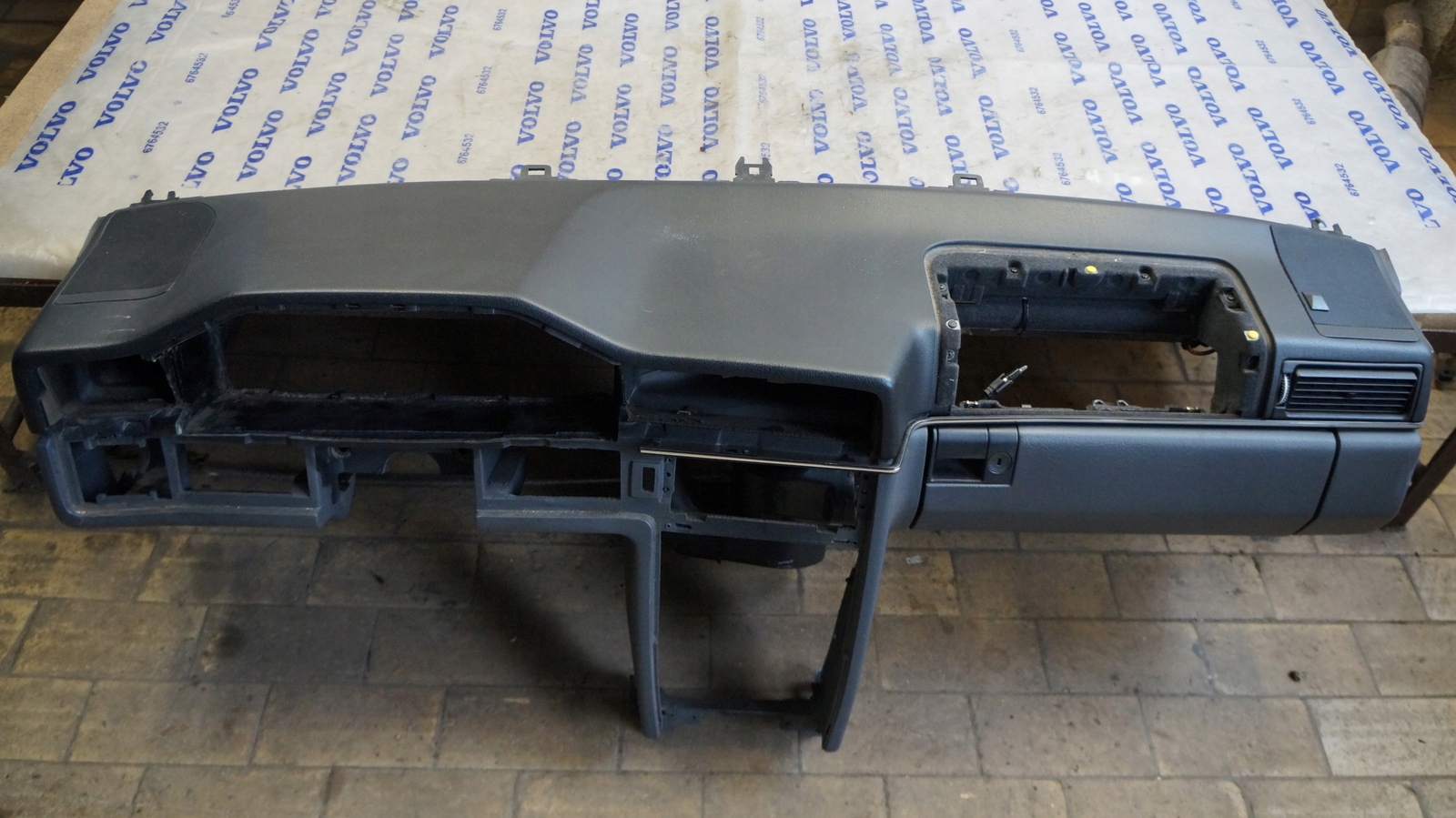 ПРИБОРНАЯ ПАНЕЛЬ КАБИНЫ VOLVO 760 960 СЕРЫЙ