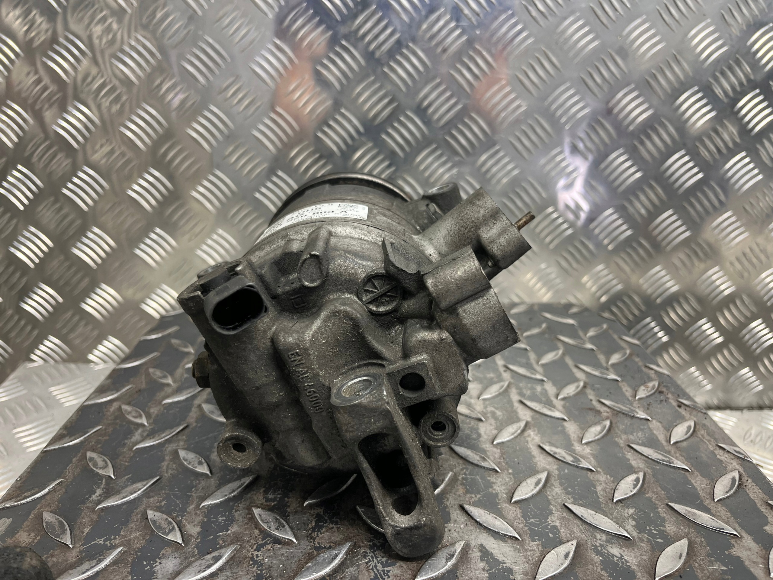 air conditioning compressor VOLKSWAGEN GOLF 6 5K0820803A