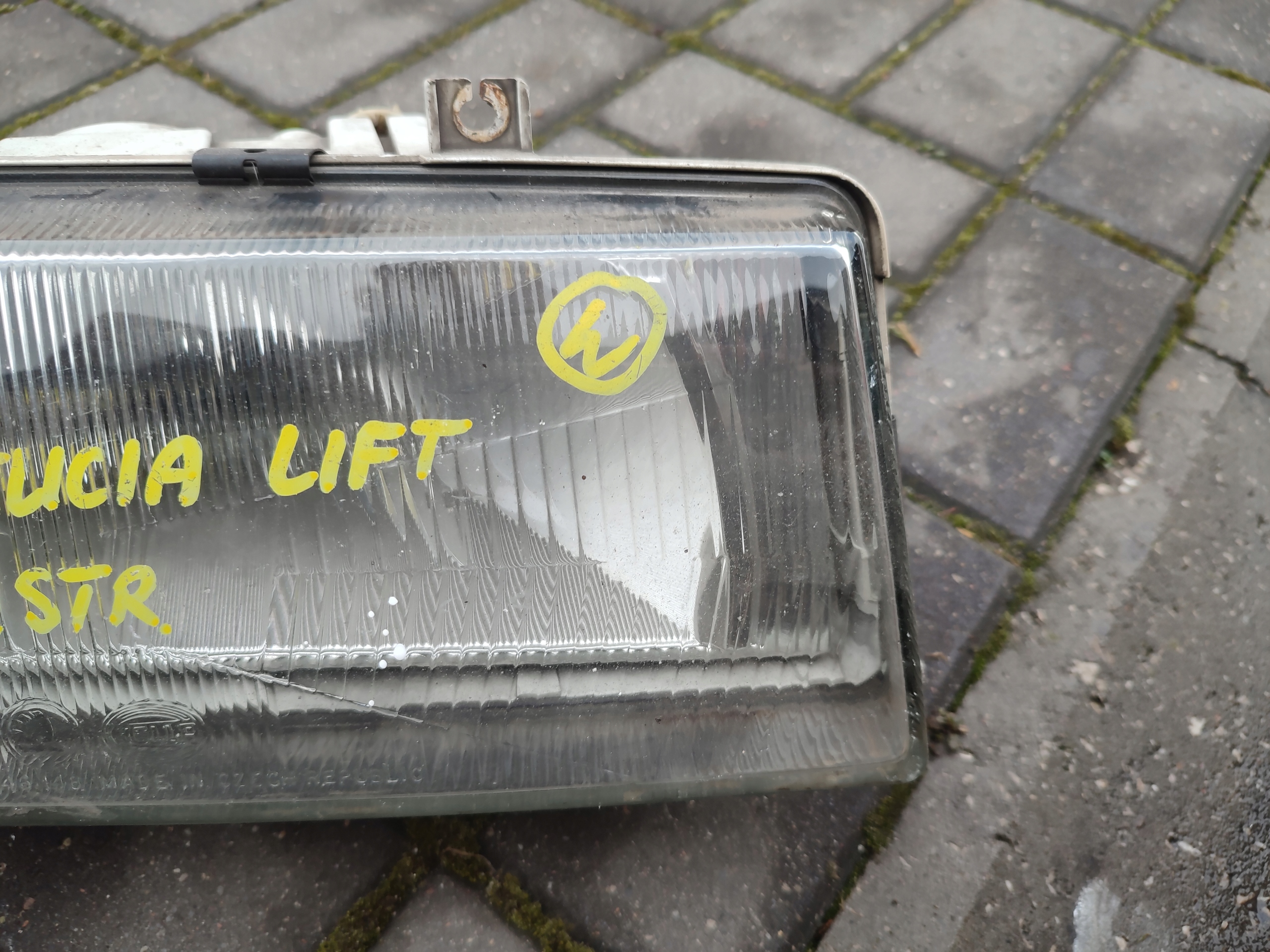 light front right Skoda Felicia and 246150-00