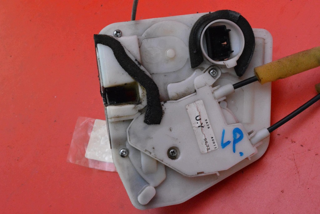 lock door left front front EU G04-G10-L1 MAZDA 2 II DE 5D HB 07-10