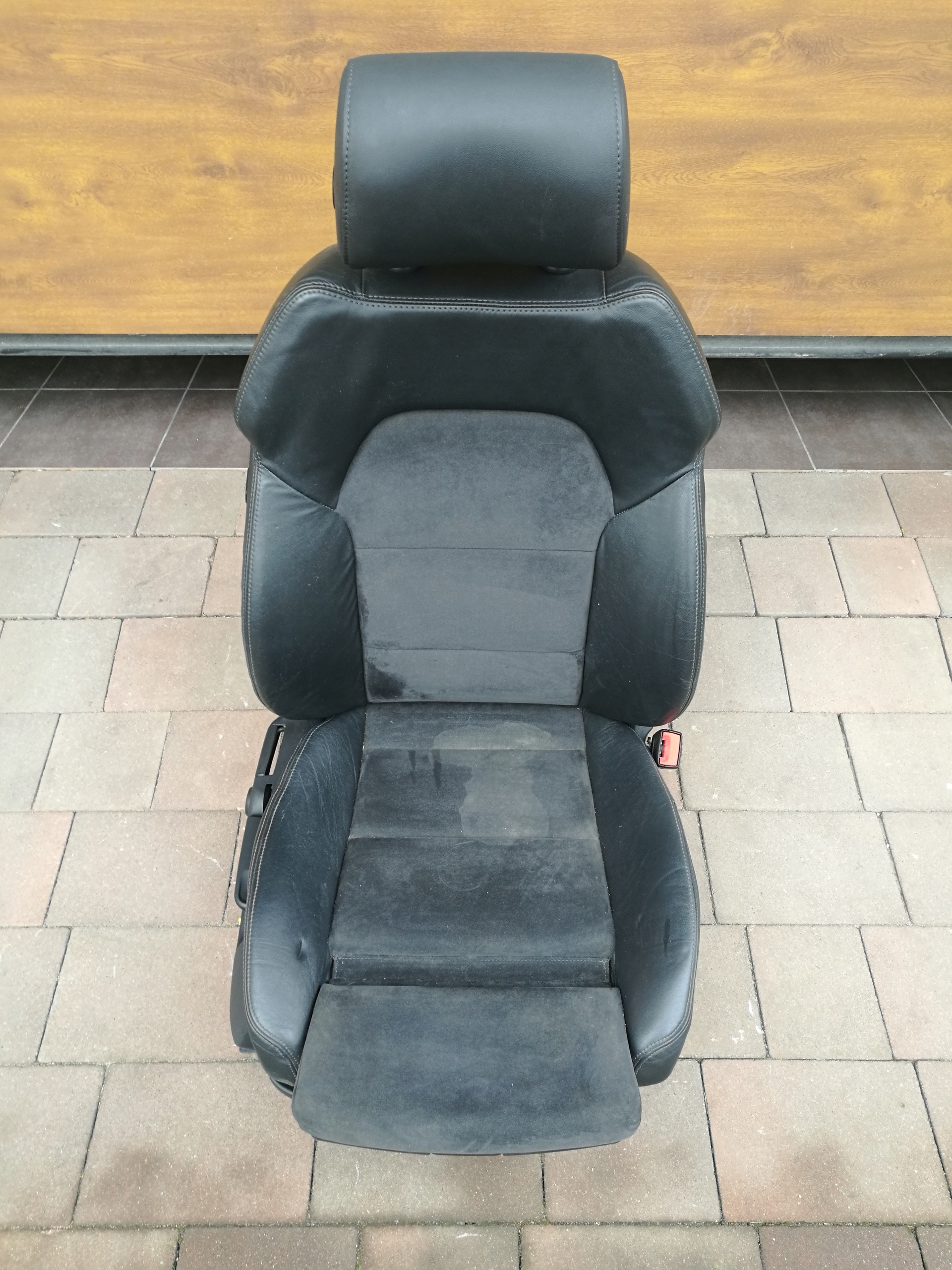 AUDI A6 C6 4F0 04-11 - - - праве сидіння Шкіра ALCANTARA