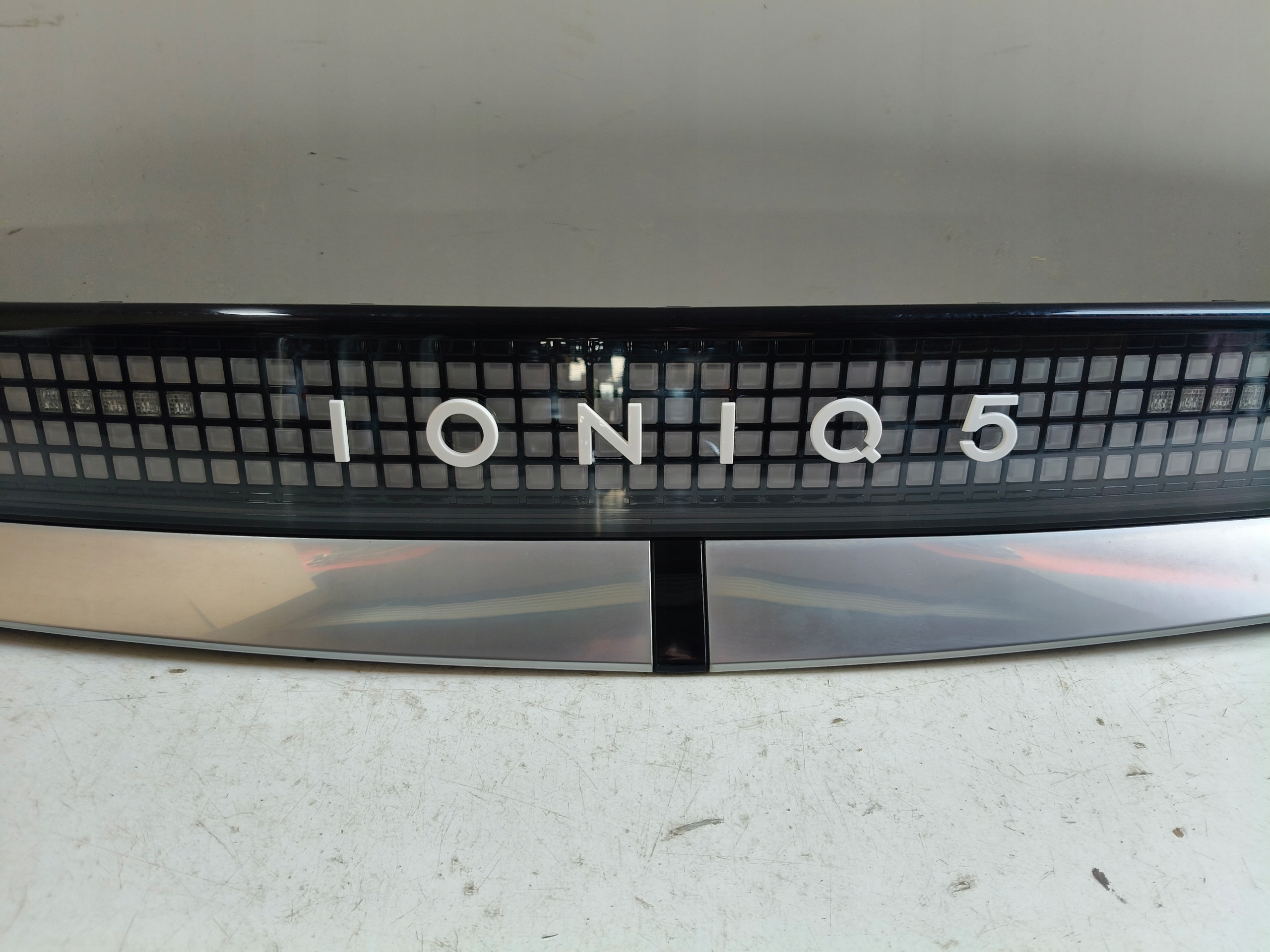 light rear cap bonnet HYUNDAI IONIQ 5 21- LED