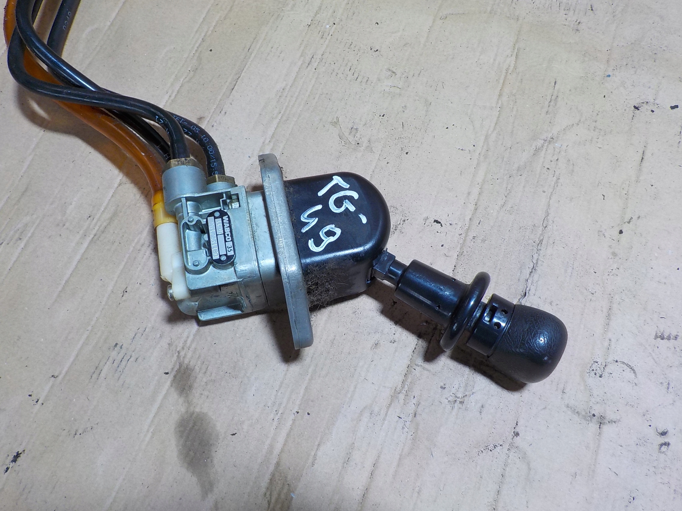 MAN TGA D26 ручной тормоз клапан