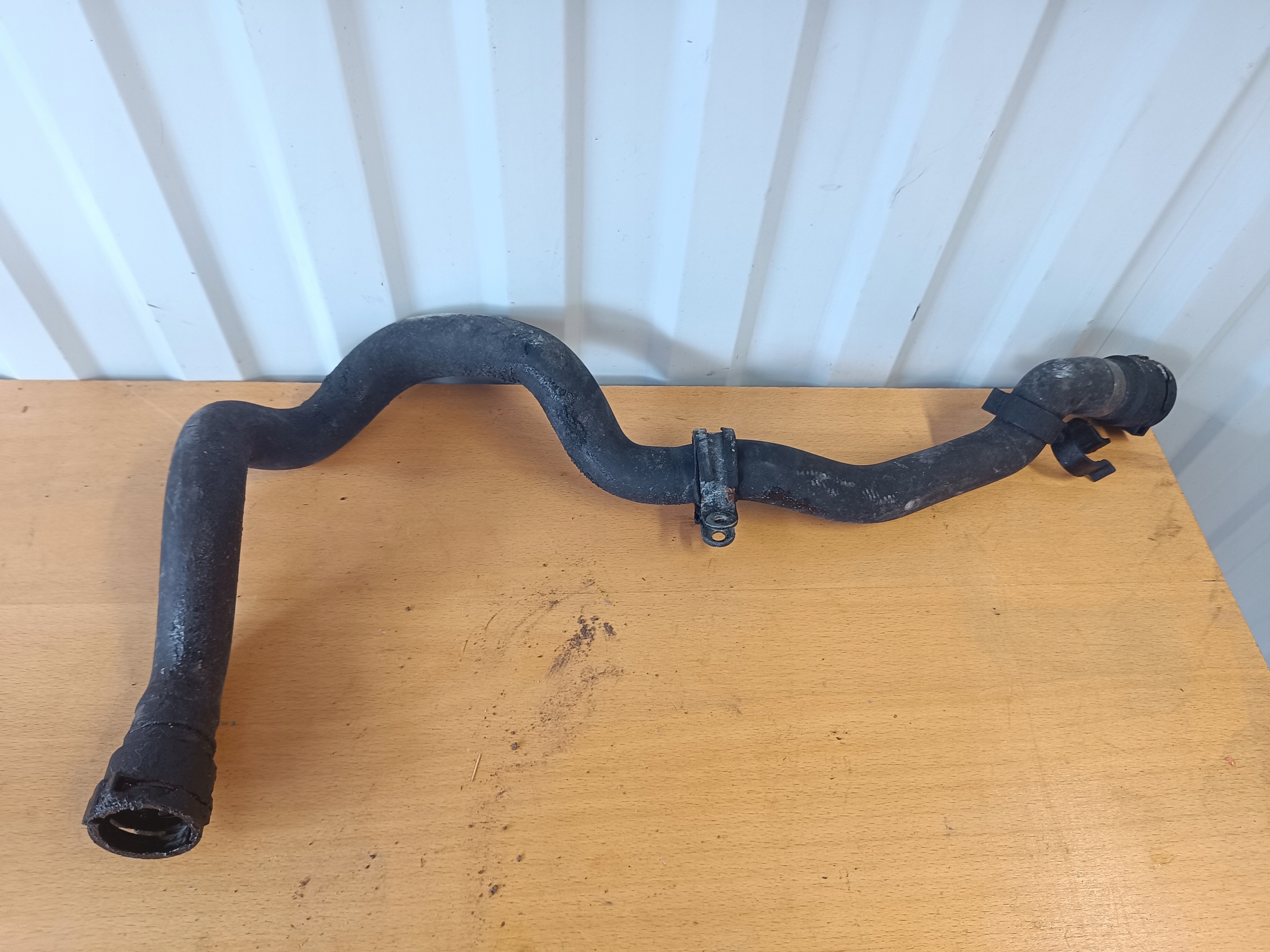prijenos crijevo vode hladnjaka BMW E39 E38 M54 2,8 1438634
