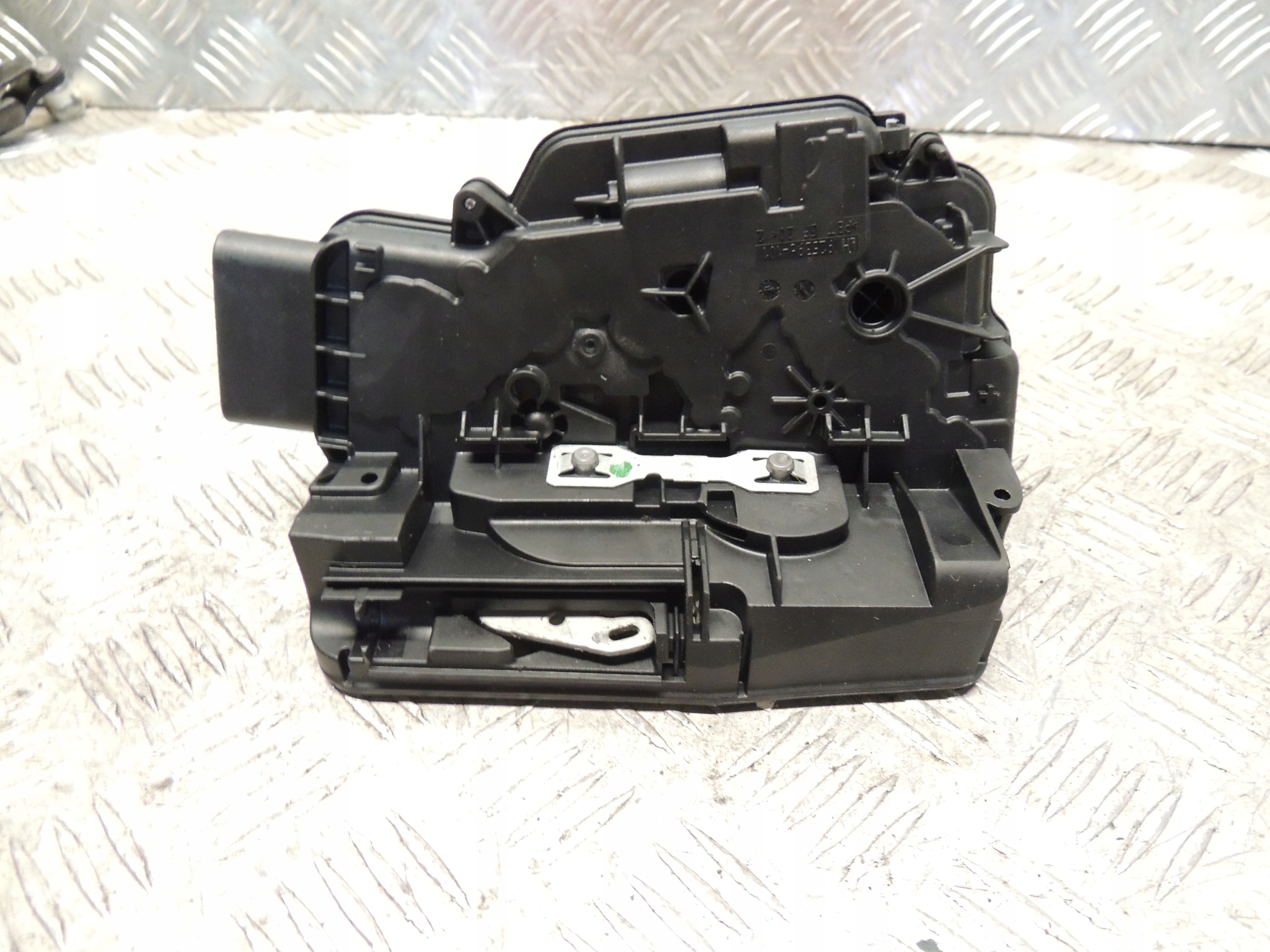 TRANSIT CUSTOM TOURNEO ZAMEK DRZWI PRZESUWNYCH LEWY