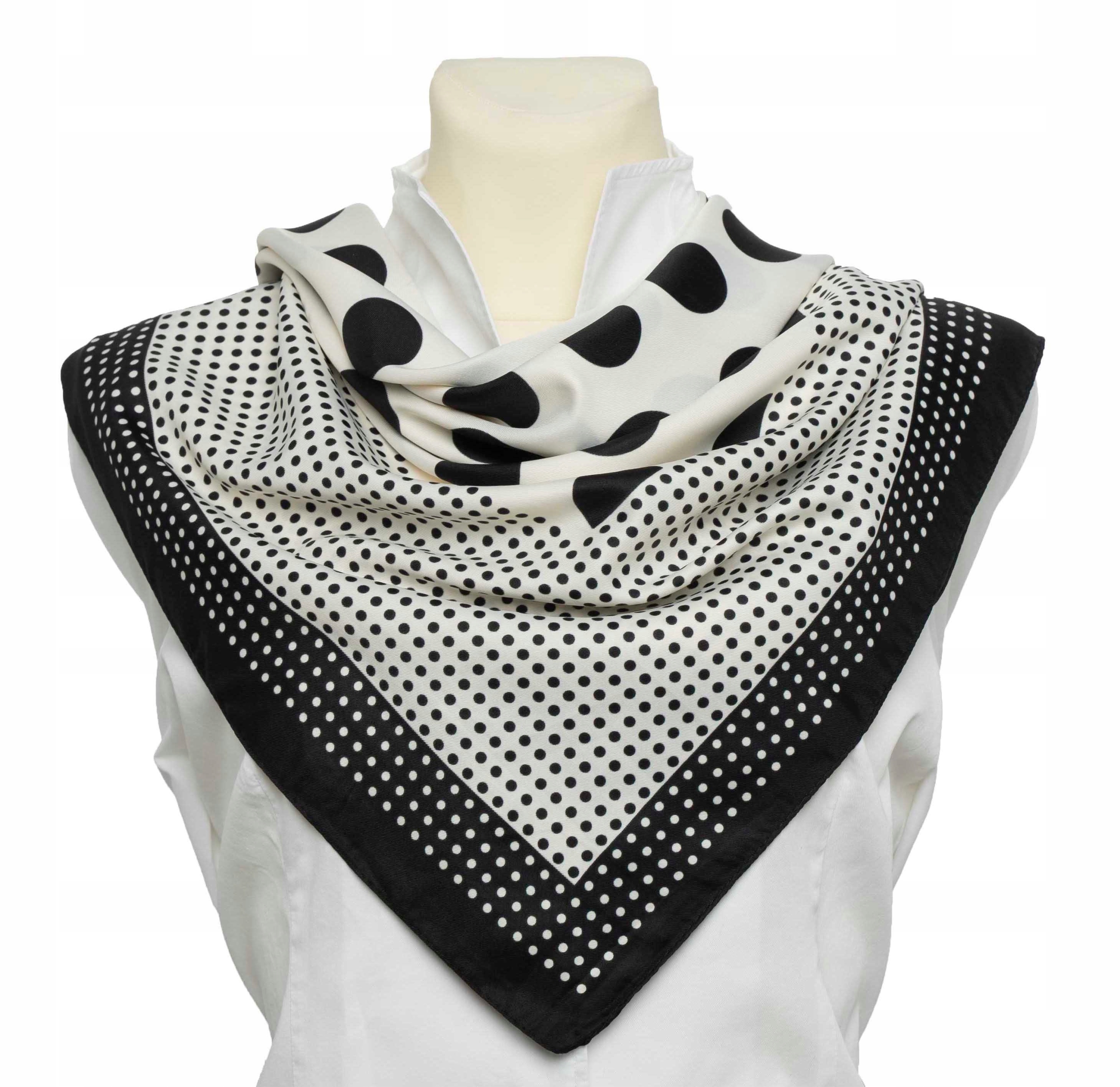 

Elegancka kwadratowa apaszka z modnym wzorem