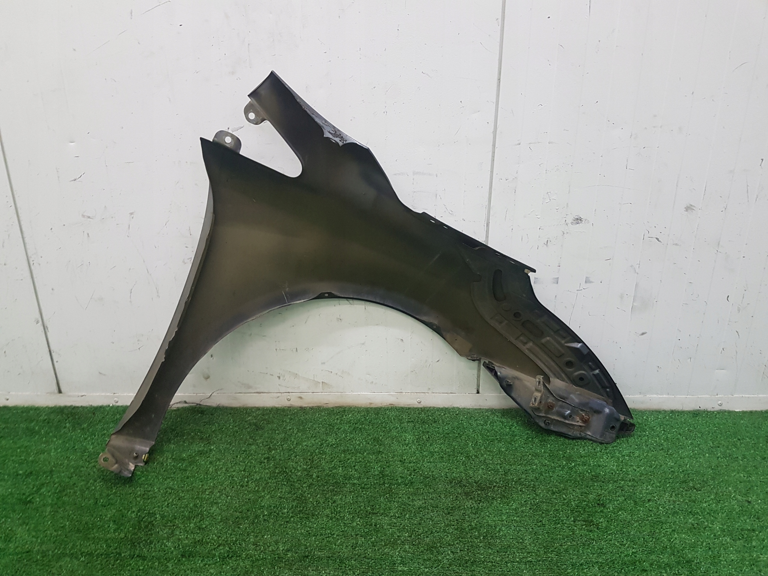 fender left front TOYOTA AVENSIS T27 2010