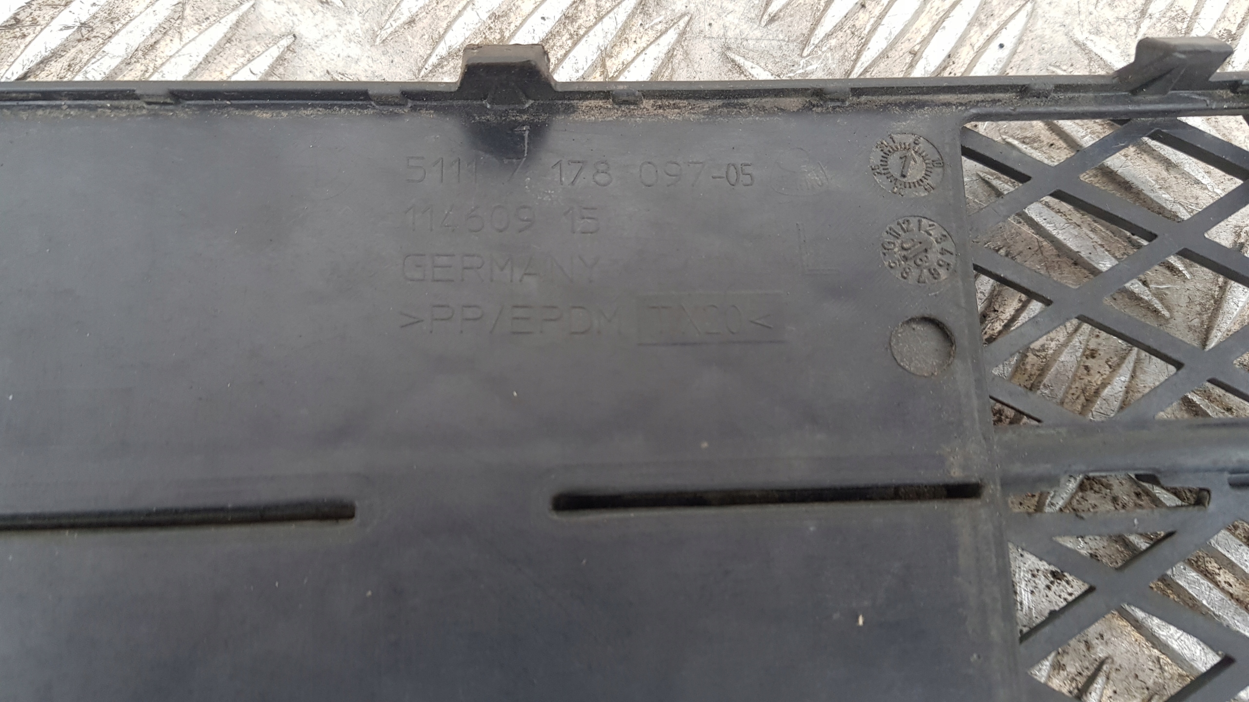 BMW 5 E61 E60 grid of a bumper left right