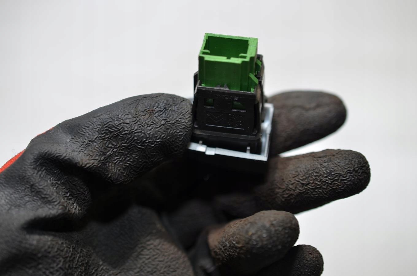 button switch zamykania door PEUGEOT 208 and
