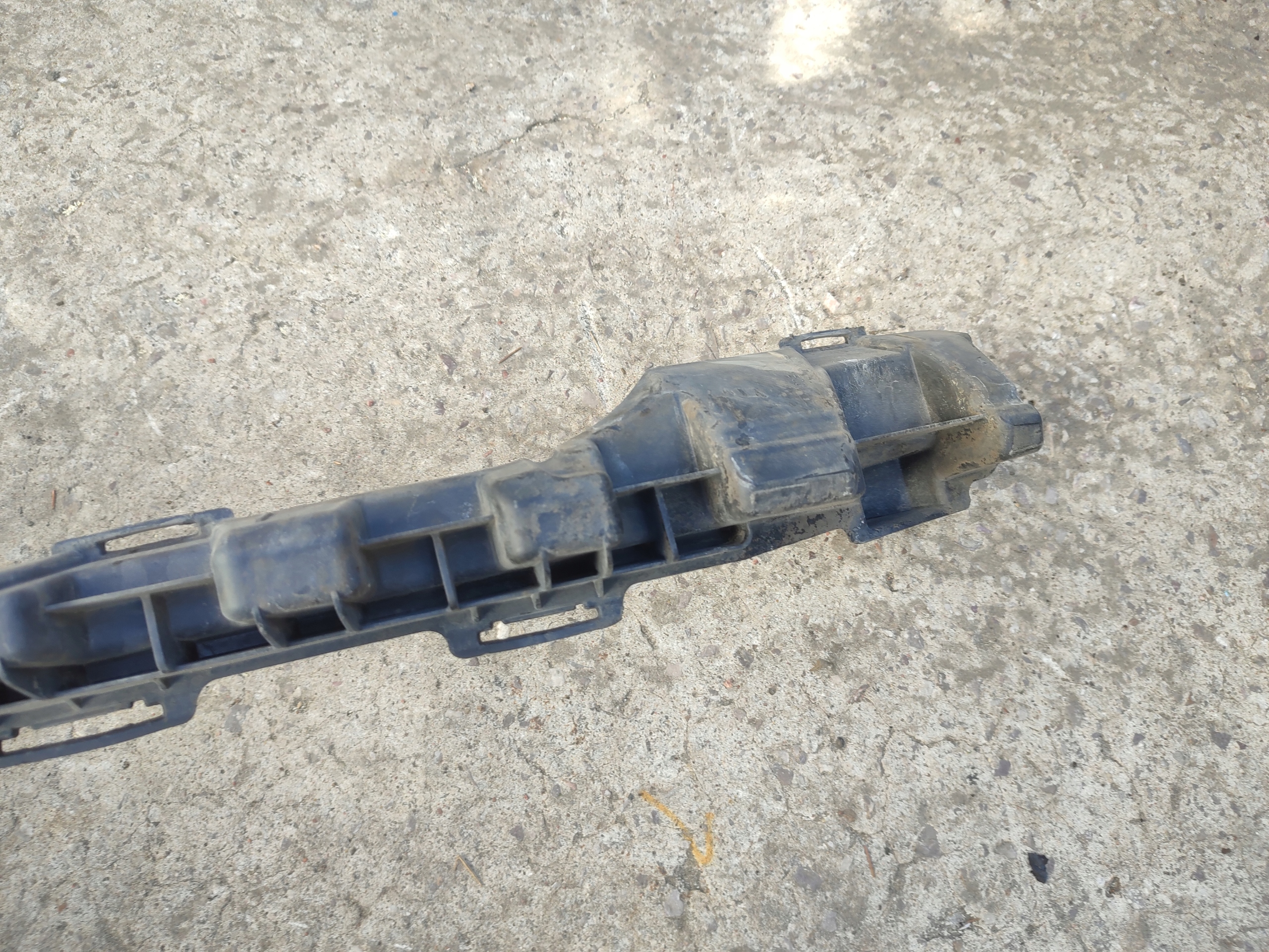 support pillar of a bumper front MERCEDES C W204 A2048850065