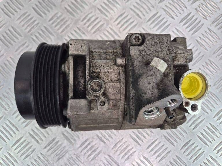 Mercedes E200 CGI W212 compressor; compressor of the air conditioning A0022304511