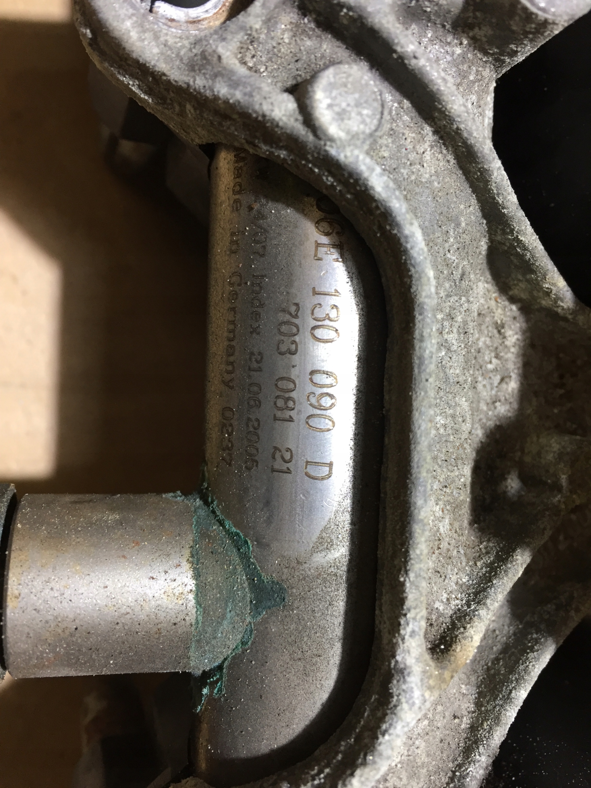 A6 C6 2.8 FSI sací potrubí lišta 06E133110J