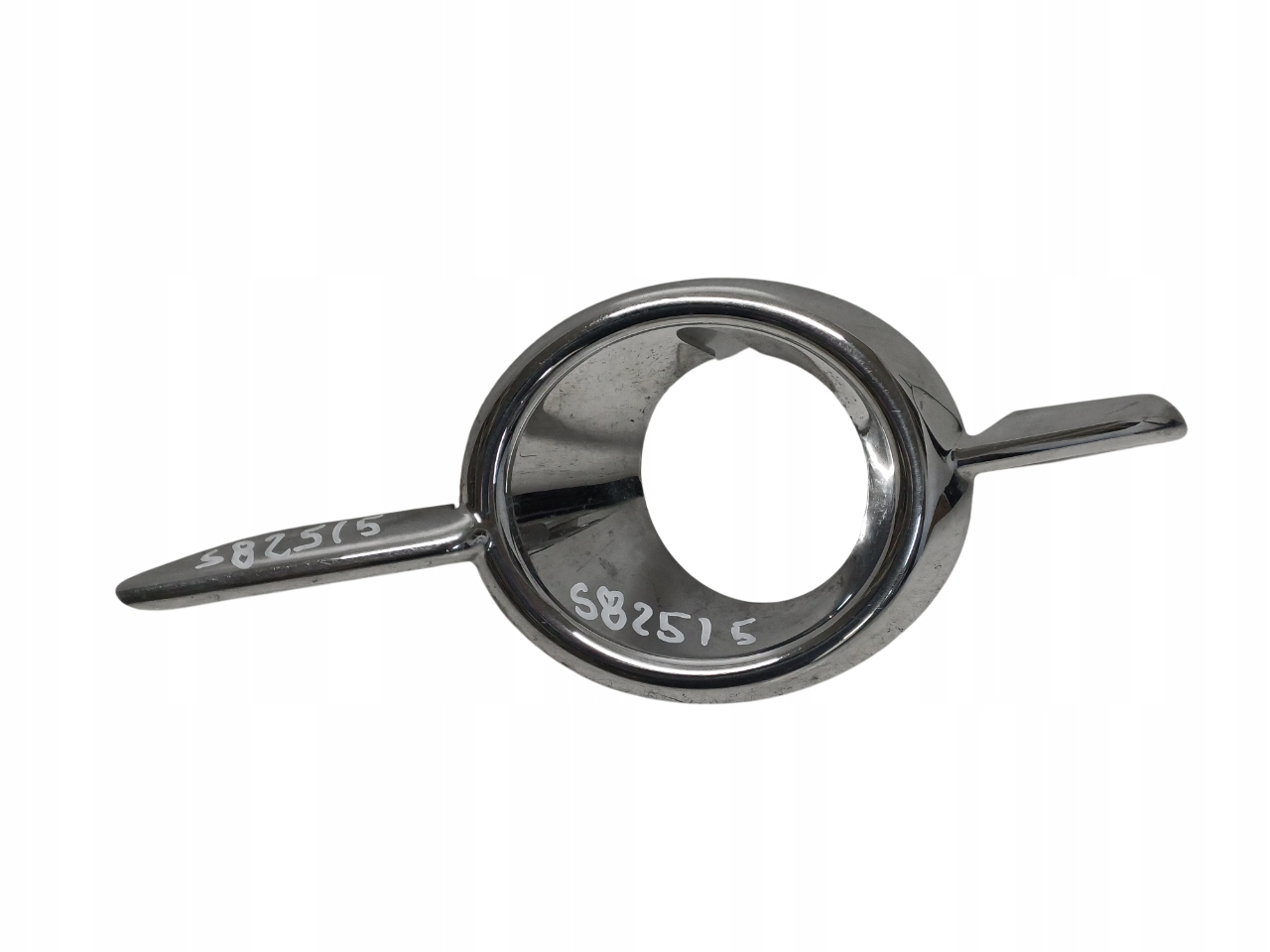 OPEL MOKKA 12- RAMKA CHROM HALOGENU LEWY PRZÓD 95470236