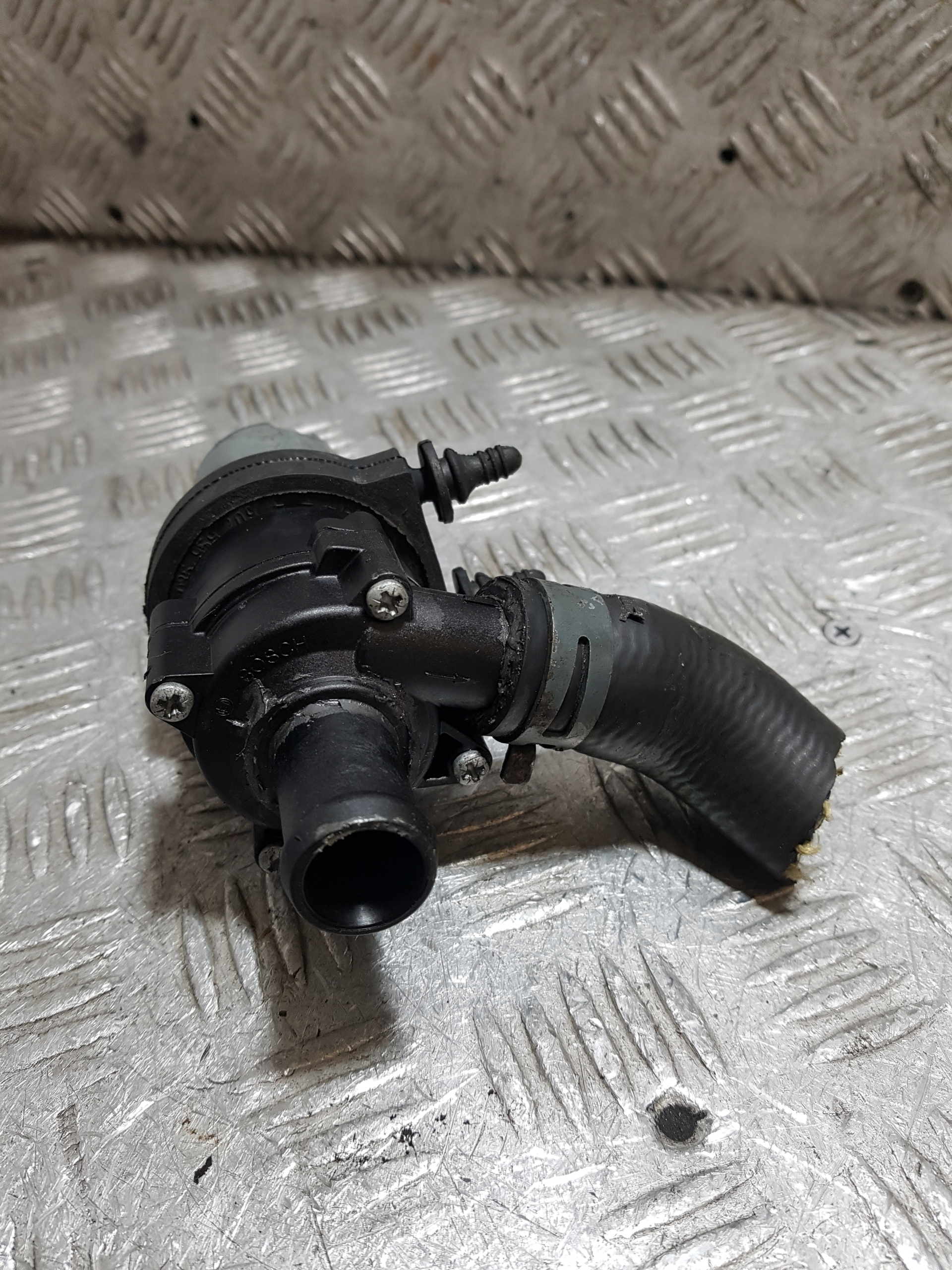 supplementary water pump VOLKSWAGEN GOLF 4 0392020024