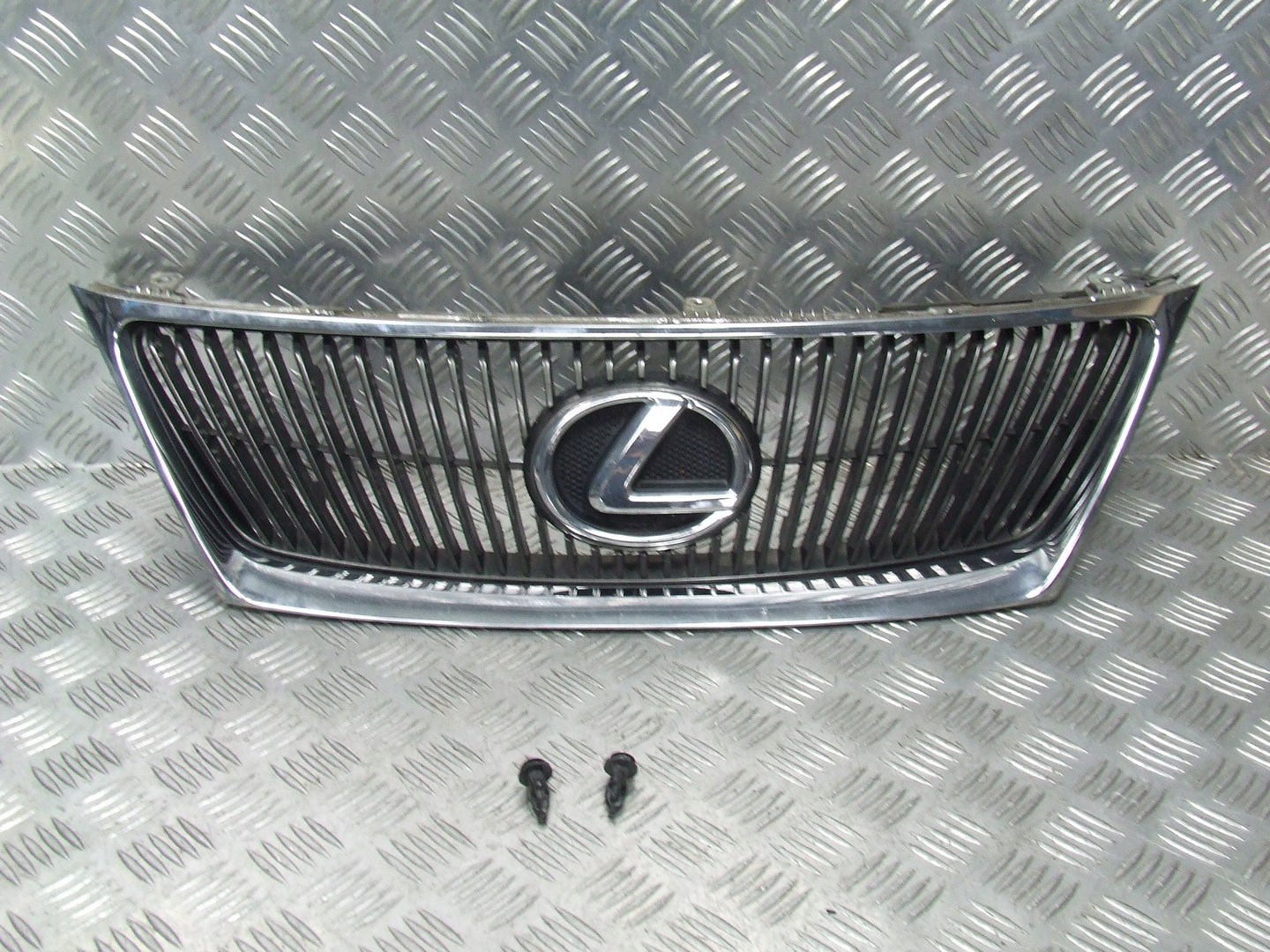 lexus IS II решетка радиатора 53101-53050 53101-53260