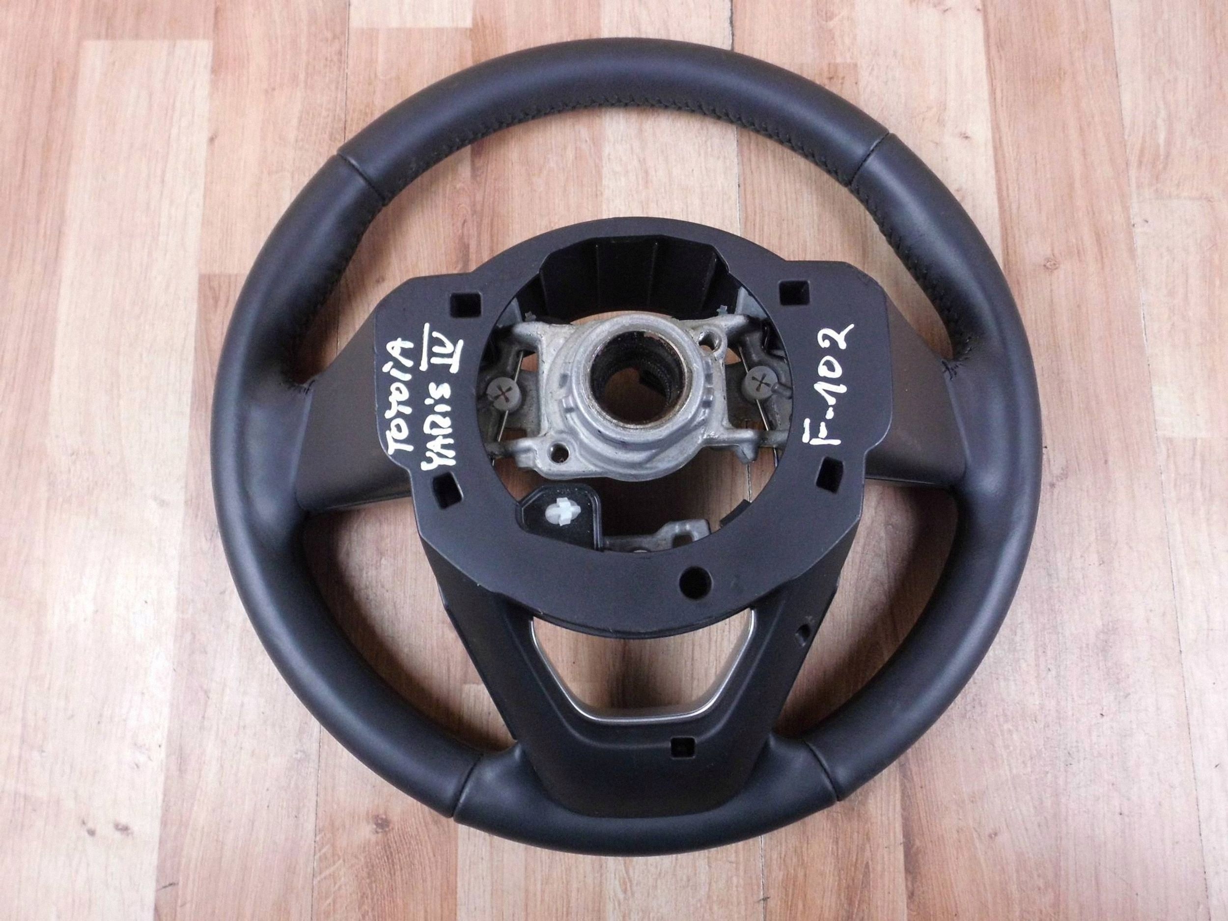 Toyota Yaris Cross steering wheel, heated