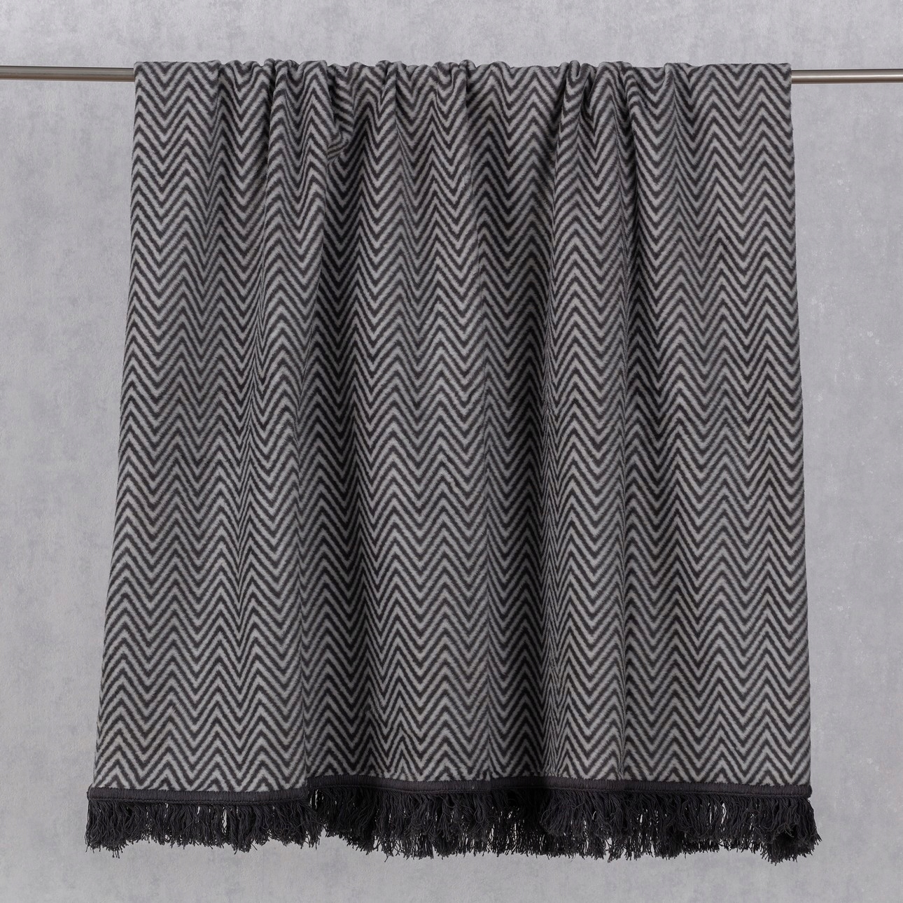 Dekoria Deka Cosy Home 150x200 cm Grey Chevron šedá