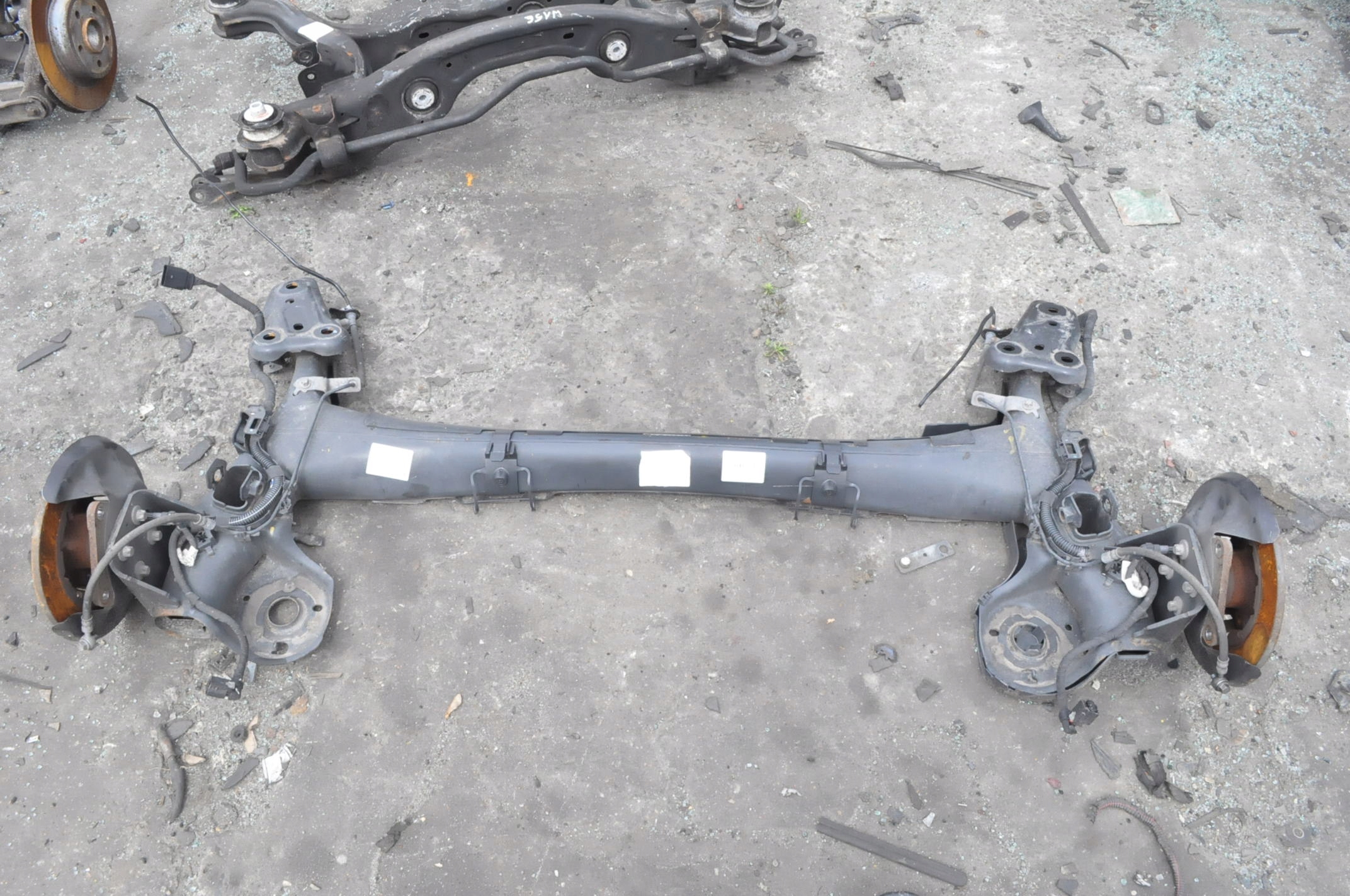 OPEL CORSA F ZAWIESZENIE BELKA TYŁ HB 5D TARCZA 2023R