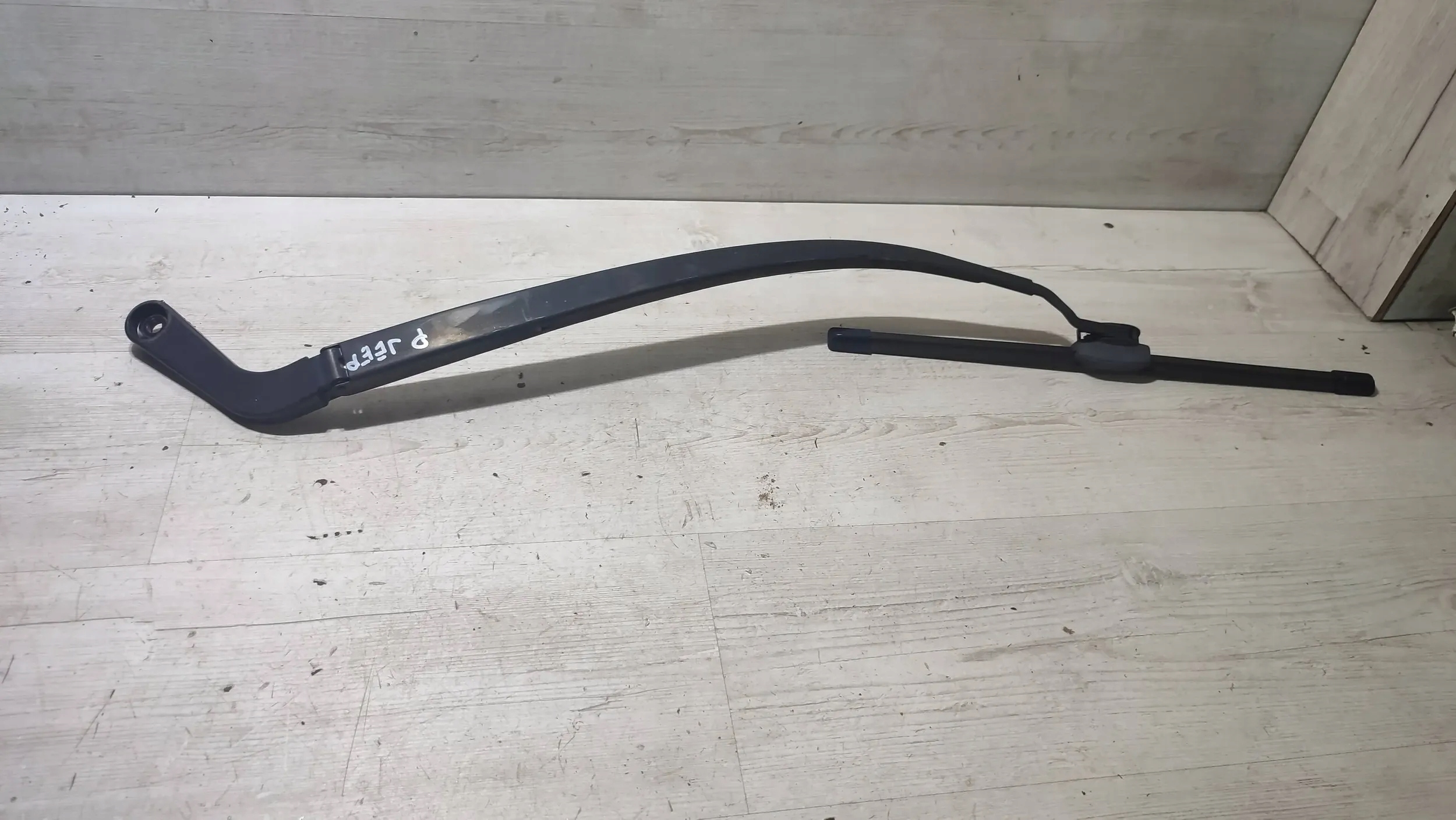 Jeep Cherokee KL 15r. 2.0d front side right wiper arm