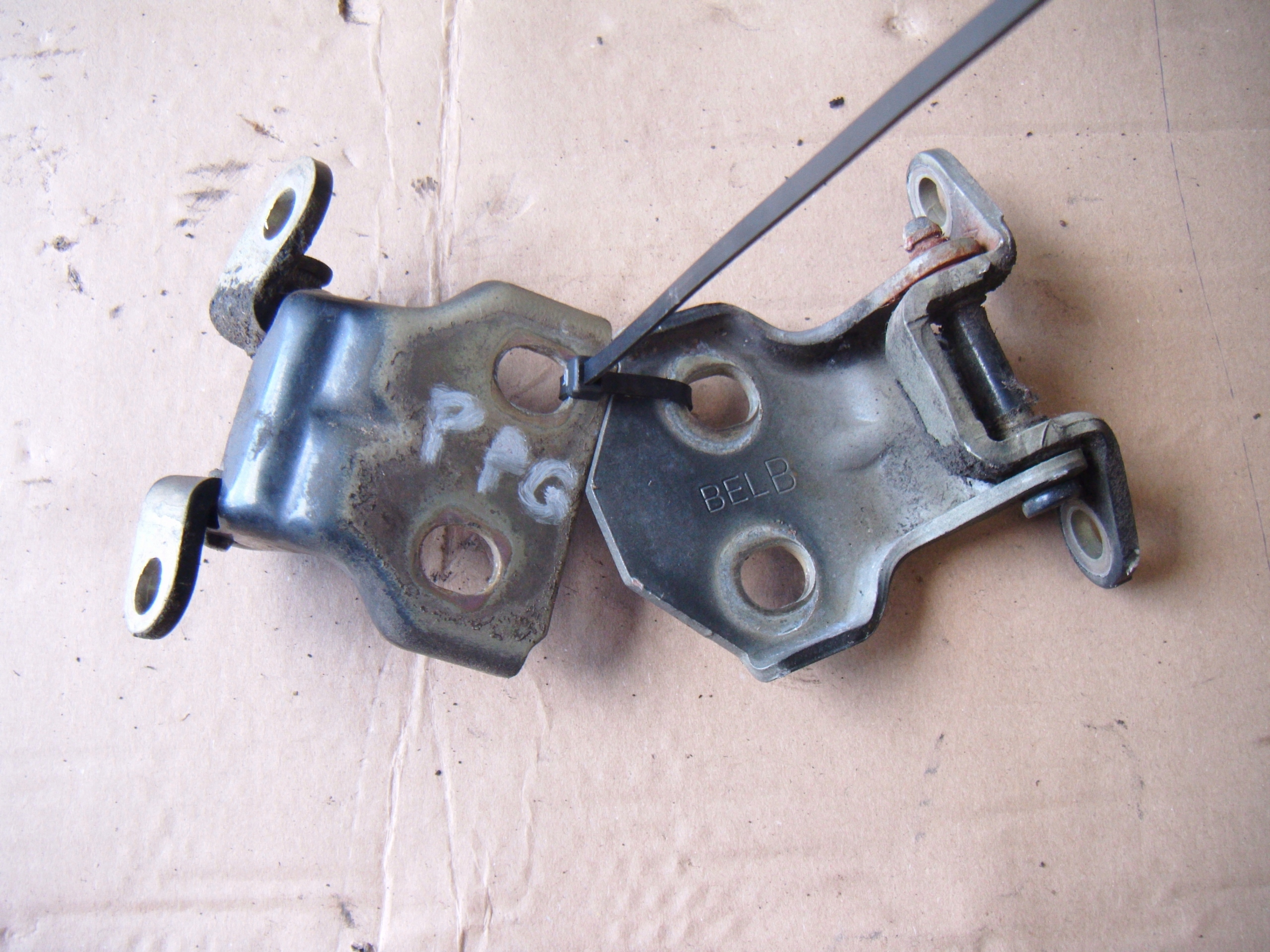 OPEL FRONTERA B SPORT 3D ZAWIASY DRZWI PRAWY PRZÓD