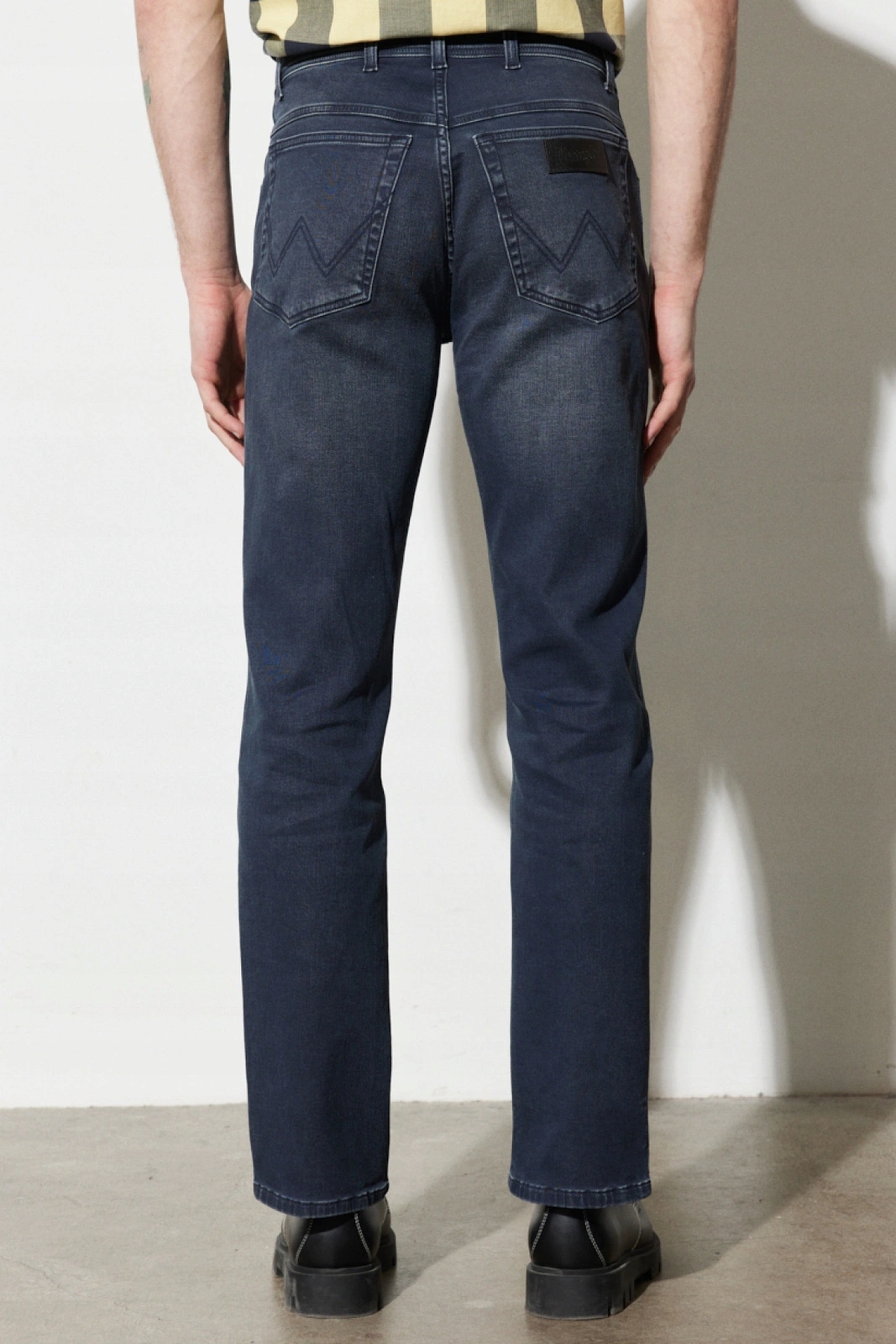 Pánské jednoduché džínové kalhoty Wrangler Texas Black 112388599 34/30