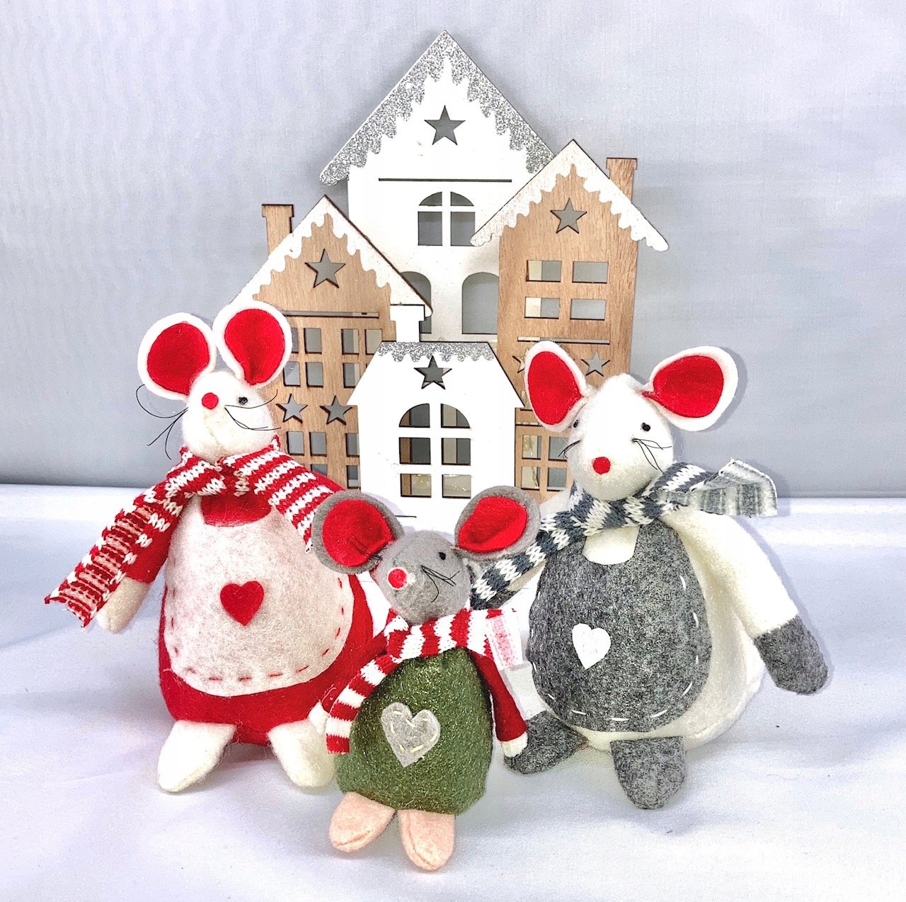 ŚWIĄTECZA DEKORACJA MYSZKA W SZALICZKU MAKOSZKA Kod producenta SKRZAT MIKOŁAJ OZDOBA BOŻONARODZENIOWA