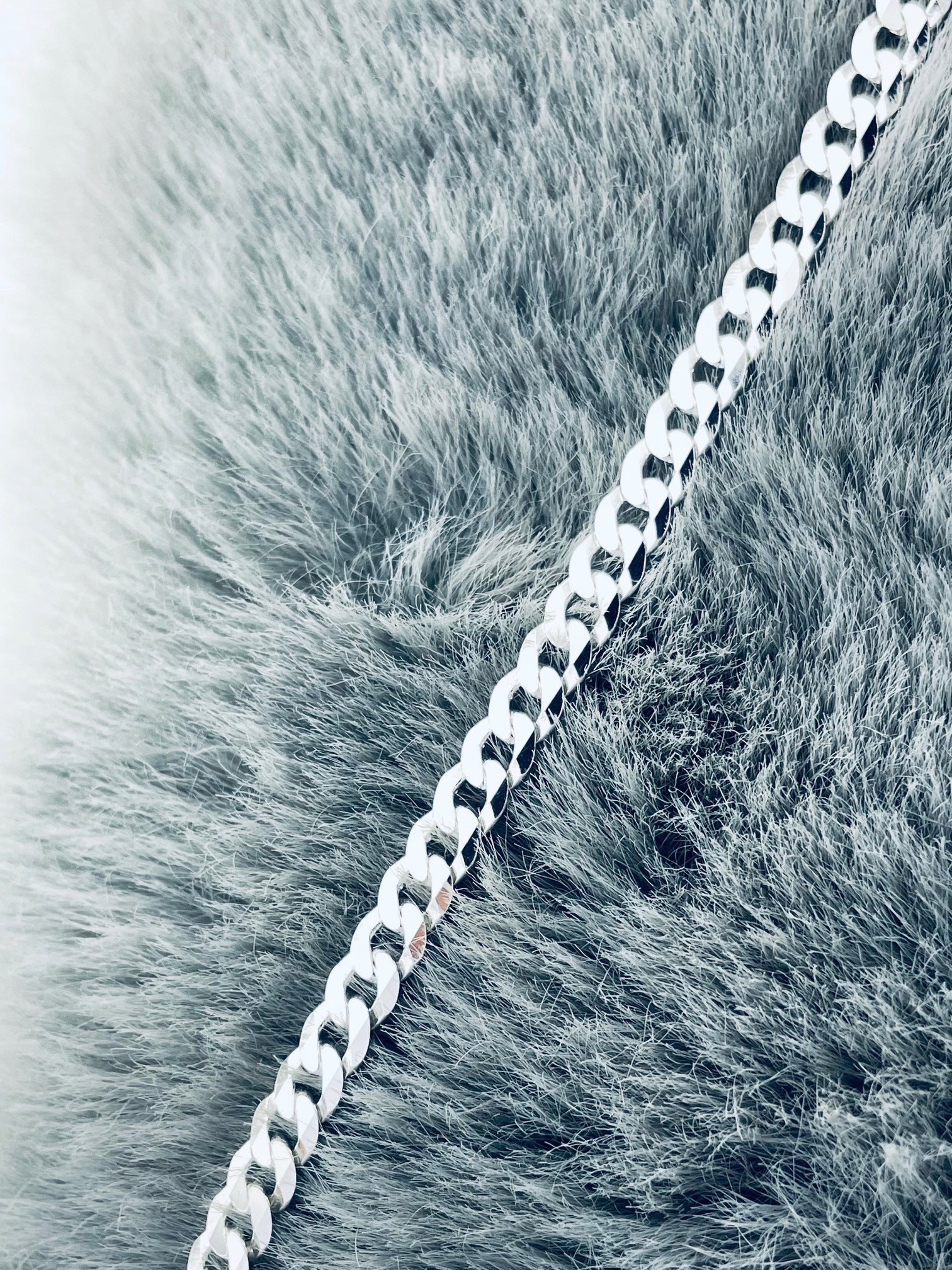 Stříbrný pancířový náramek