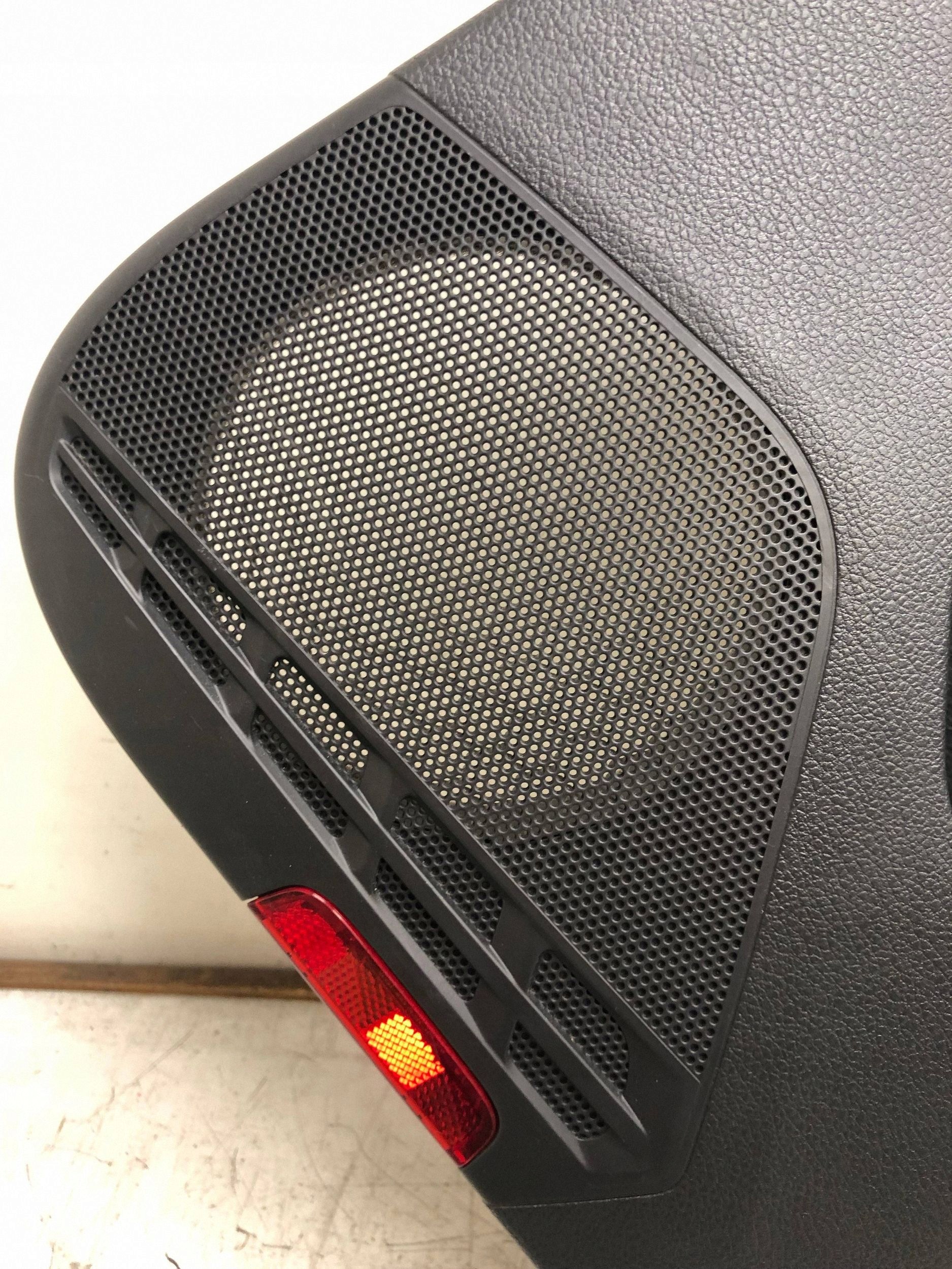 side door right rear part VW GOLF VII KOMBI 5G4867488A