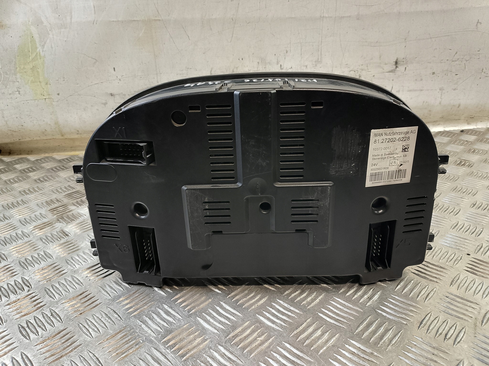dials MAN TGX 18 T 81. 27202-6228