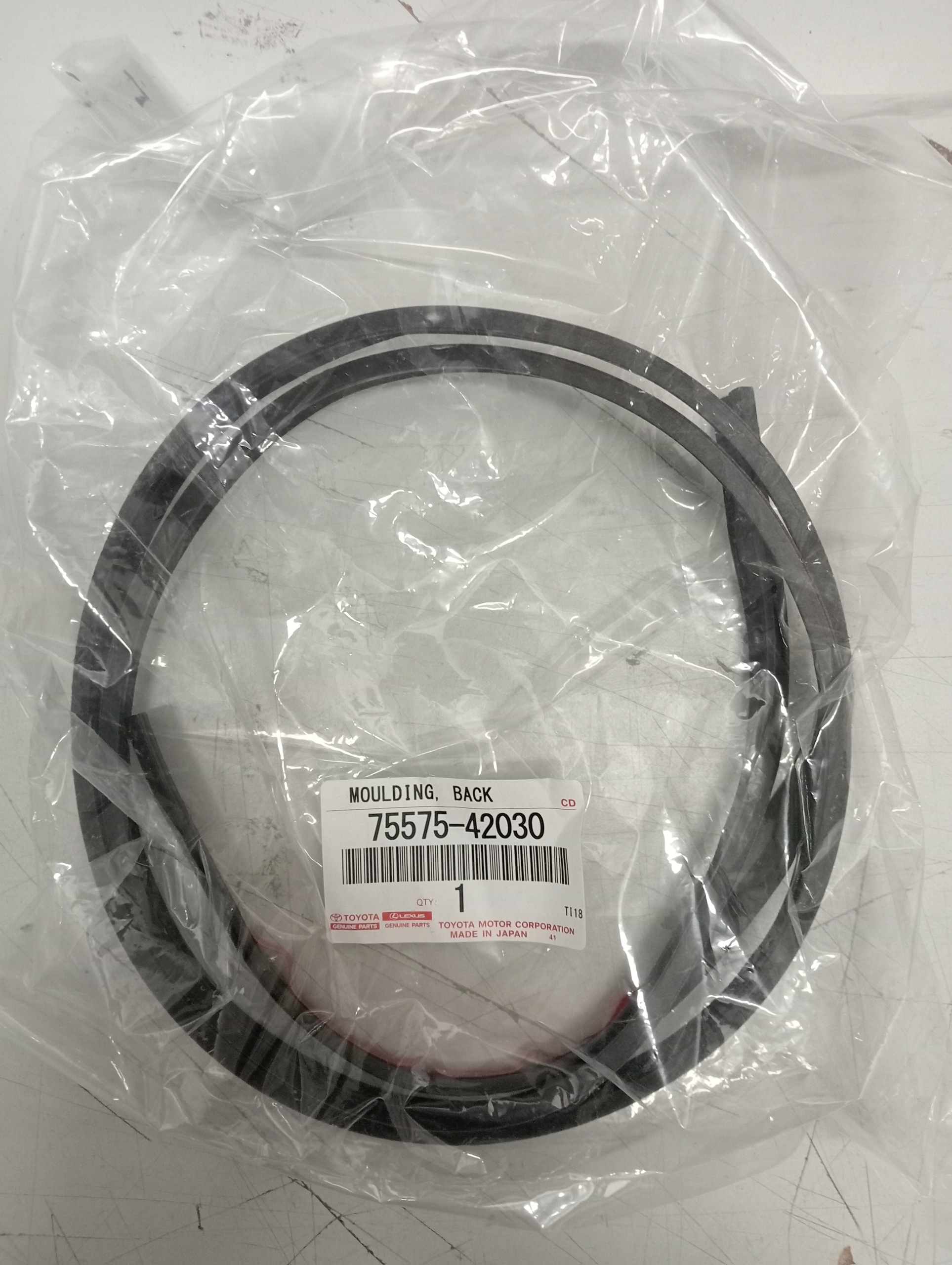 TOYOTA RAV4 USZCZELKA SZYBY BAGAŻNIKA ORG ASO 75575-42030