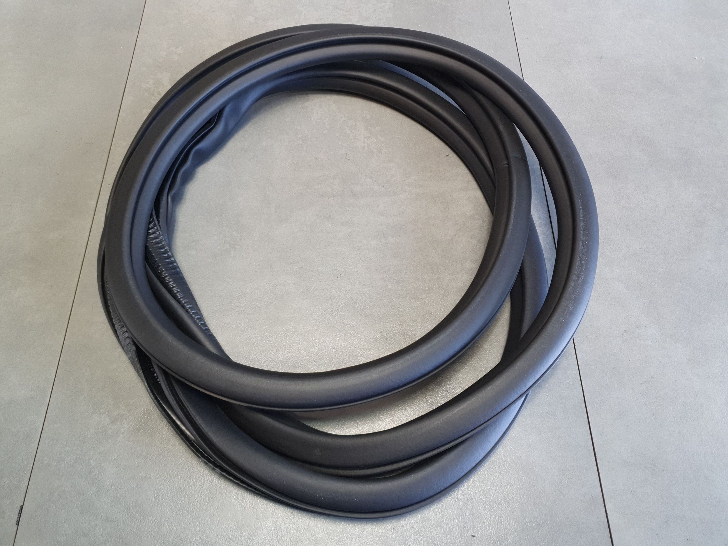 Audi A3 8Y gasket door przednich left front 8Y0831721B