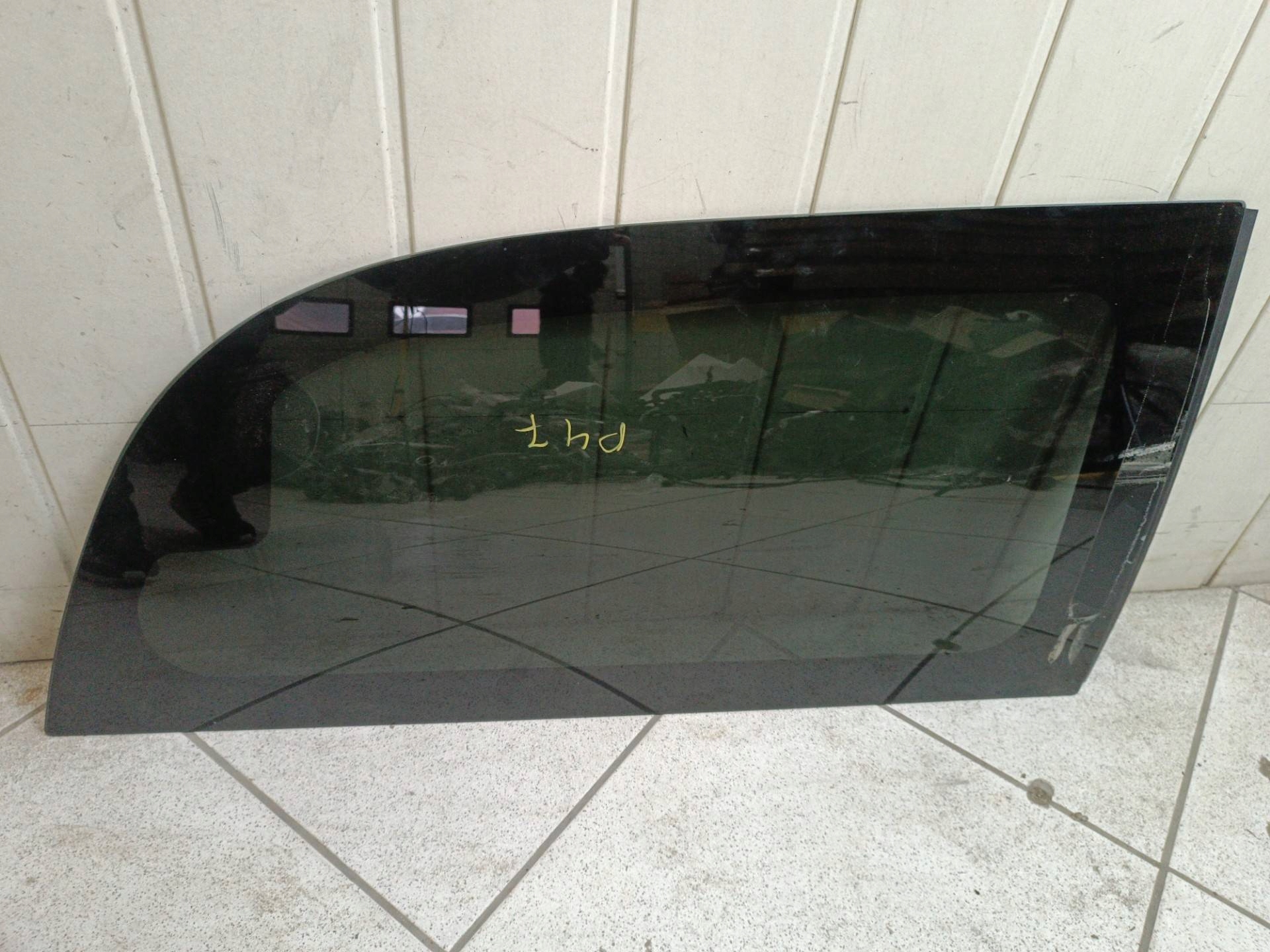 window bodywork rear part right side Chrysler Town and Country 5 2009