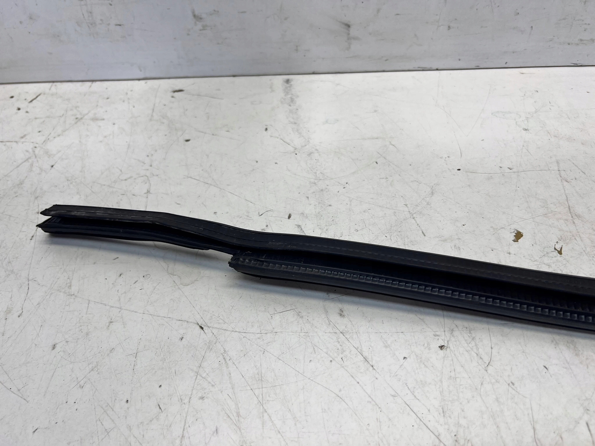 moulding dust windows right front AUDI Q7 4M 4M0837480