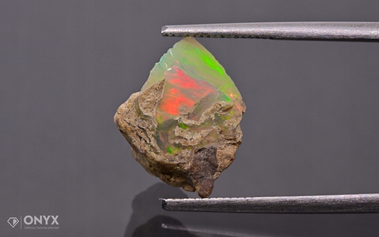 Opal z Etiopie hrudky 10x9 mm