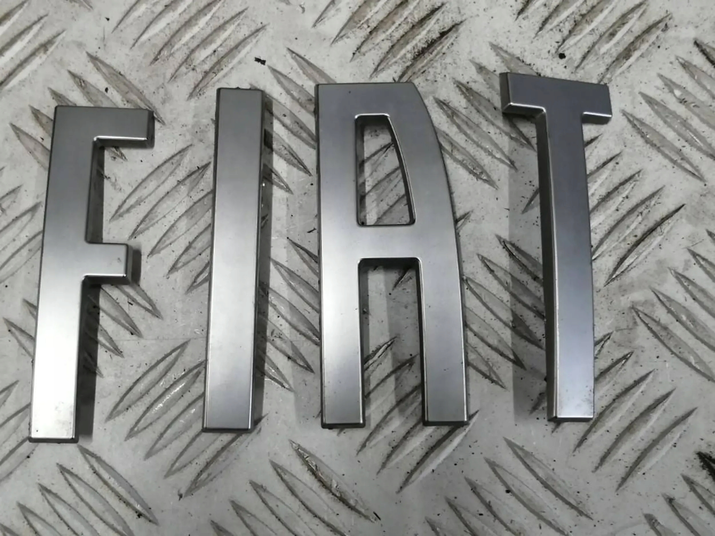 FIAT TIPO II LIFT ZNACZEK EMBLEMAT PRZÓD