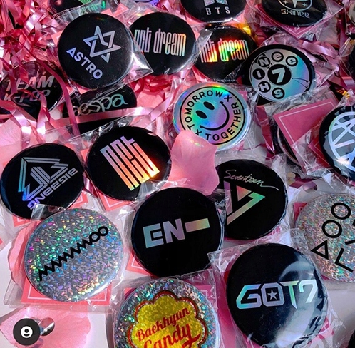 PRZYPINKA HOLO LOGO SKZ STRAY KIDS KPOP Typ przypinka