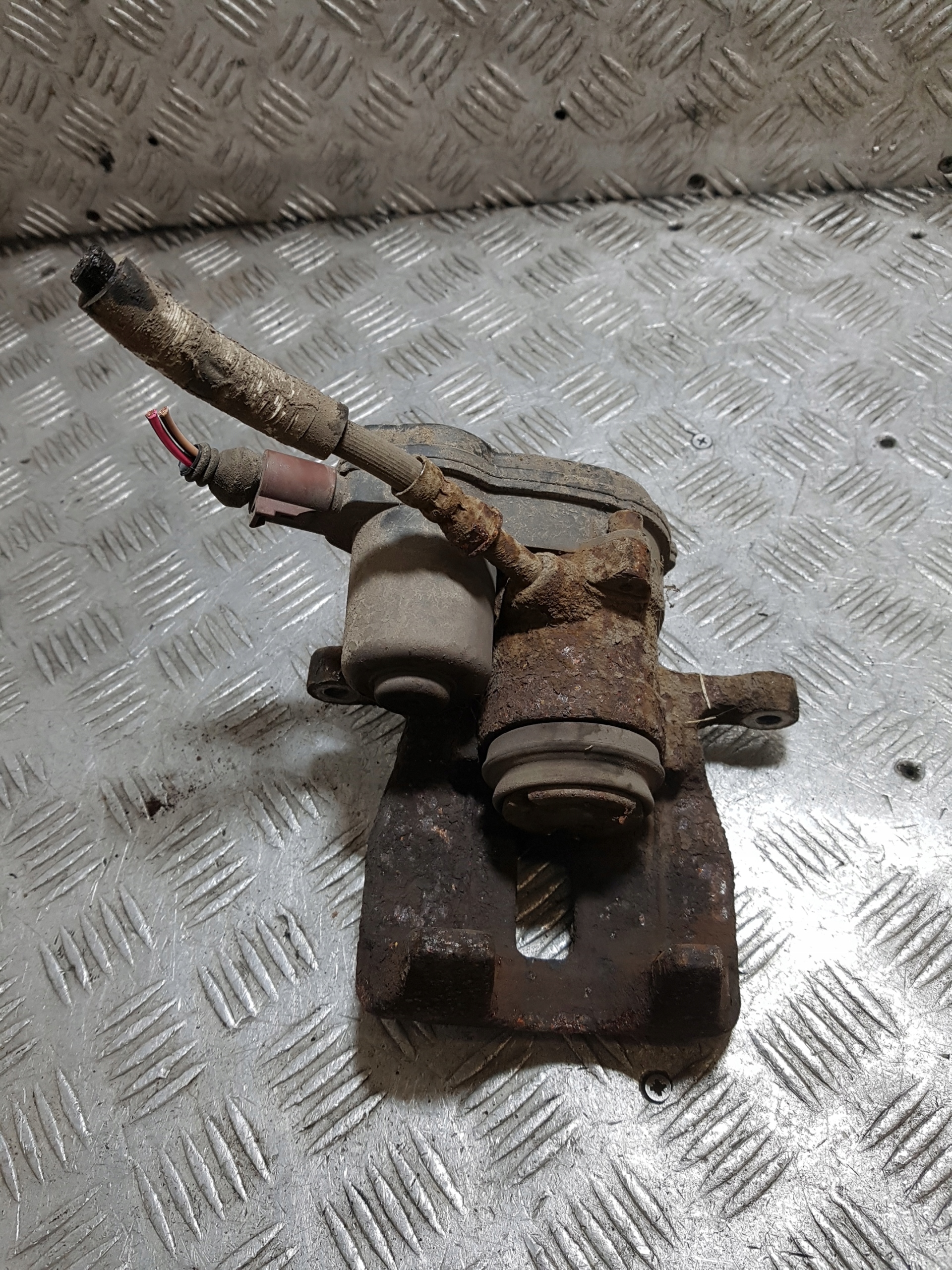 caliper brake left rear part rear AUDI A4 B8 32347485