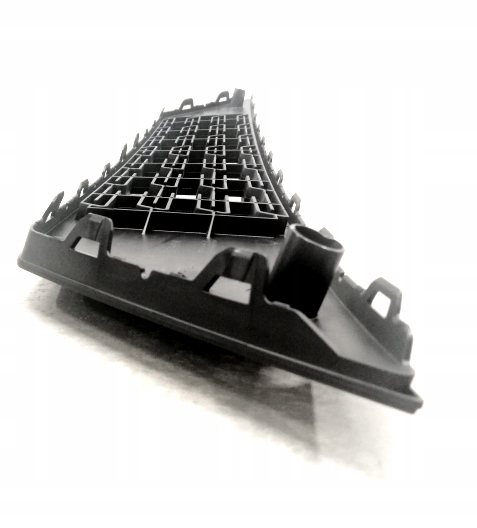 KRATKA ATRAPA SRODKOWA ZDERZAKA SEAT LEON Color black