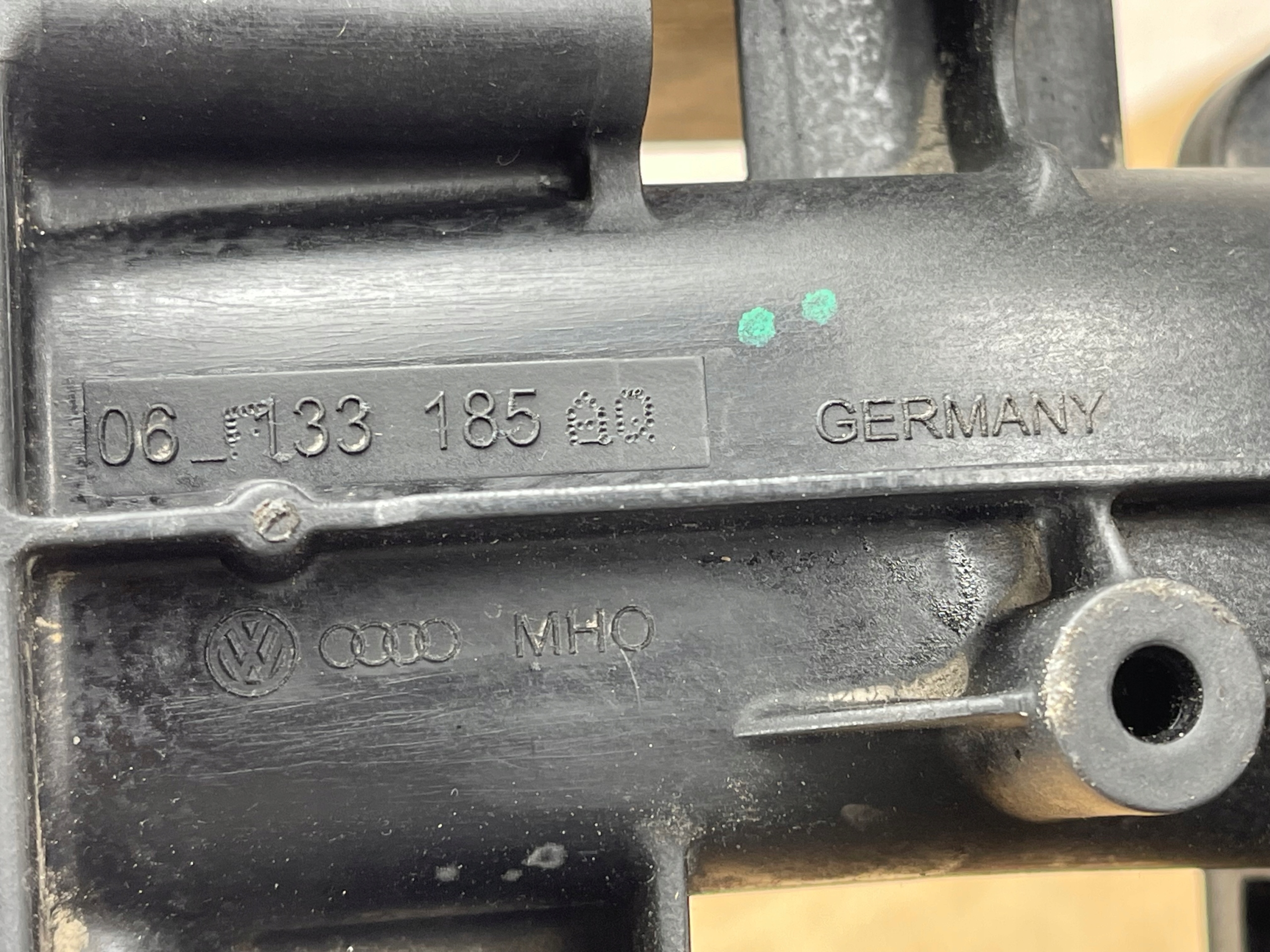VW AUDI 2.0 TSI TFSI intake manifold 06F133192D