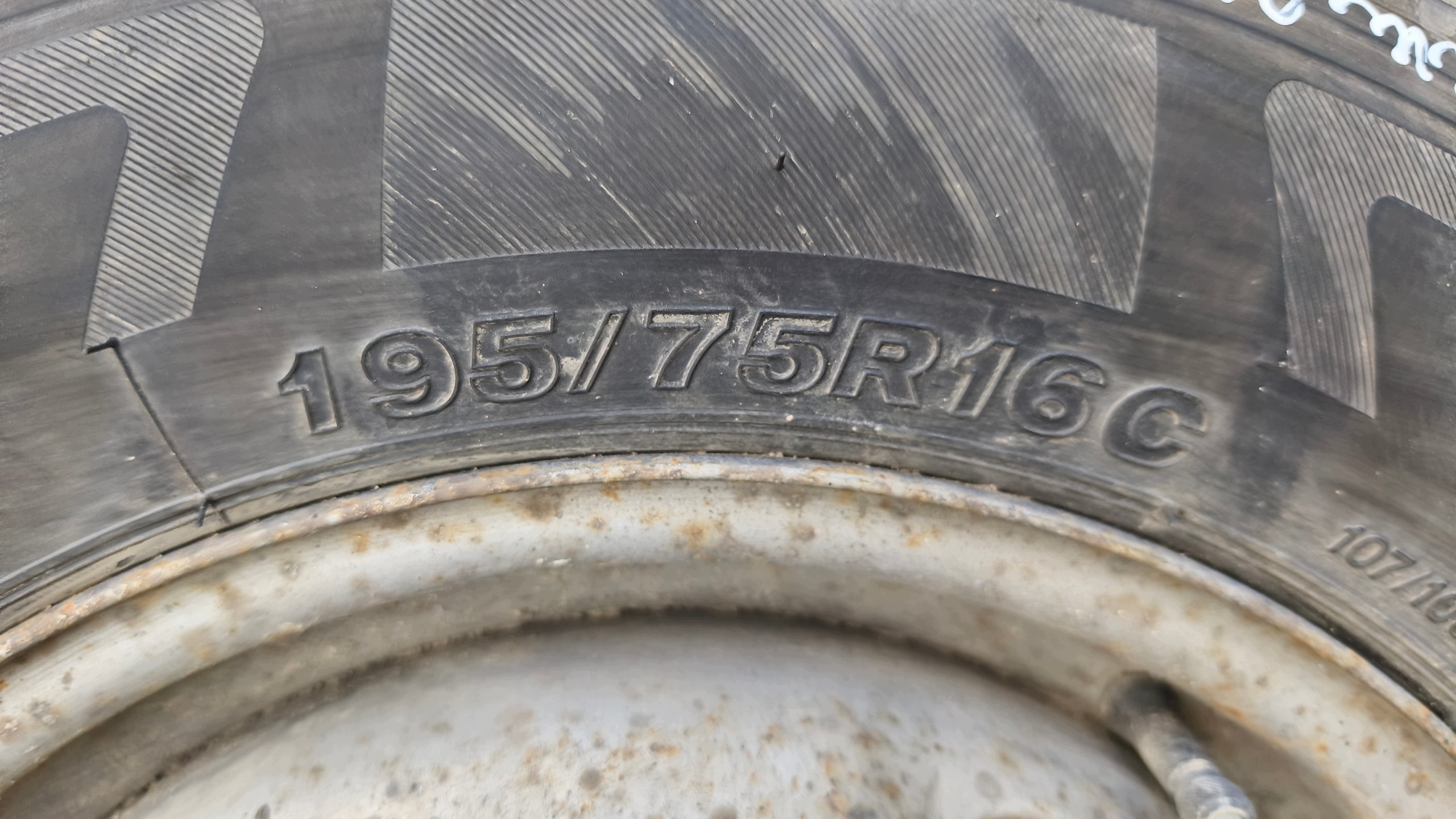 tyres discs 2x NISSAN CABSTAR FIRESTONE VANHAWK 2 195/75 R16