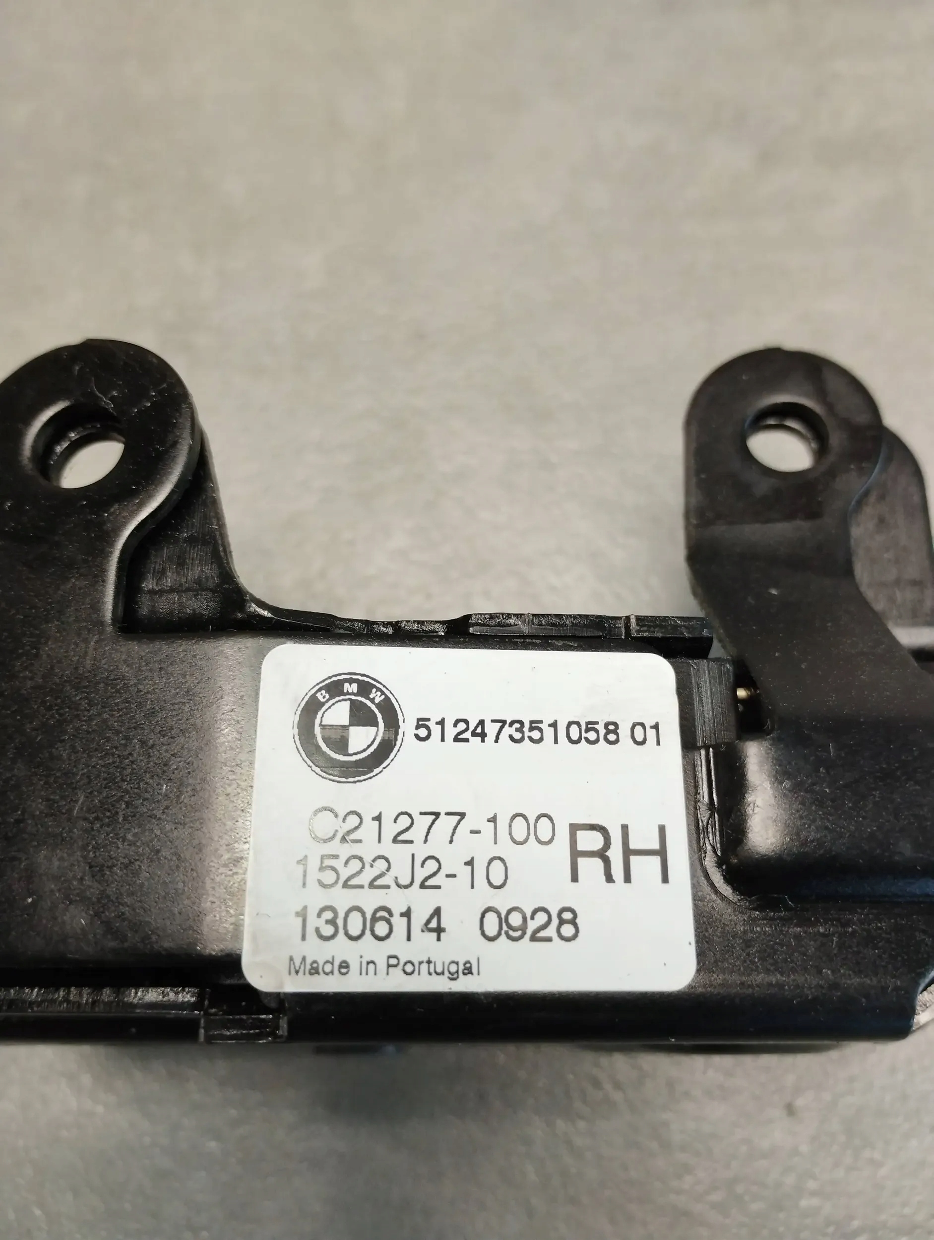 BMW X5 F15 lock bonnet right rear part 51247351058