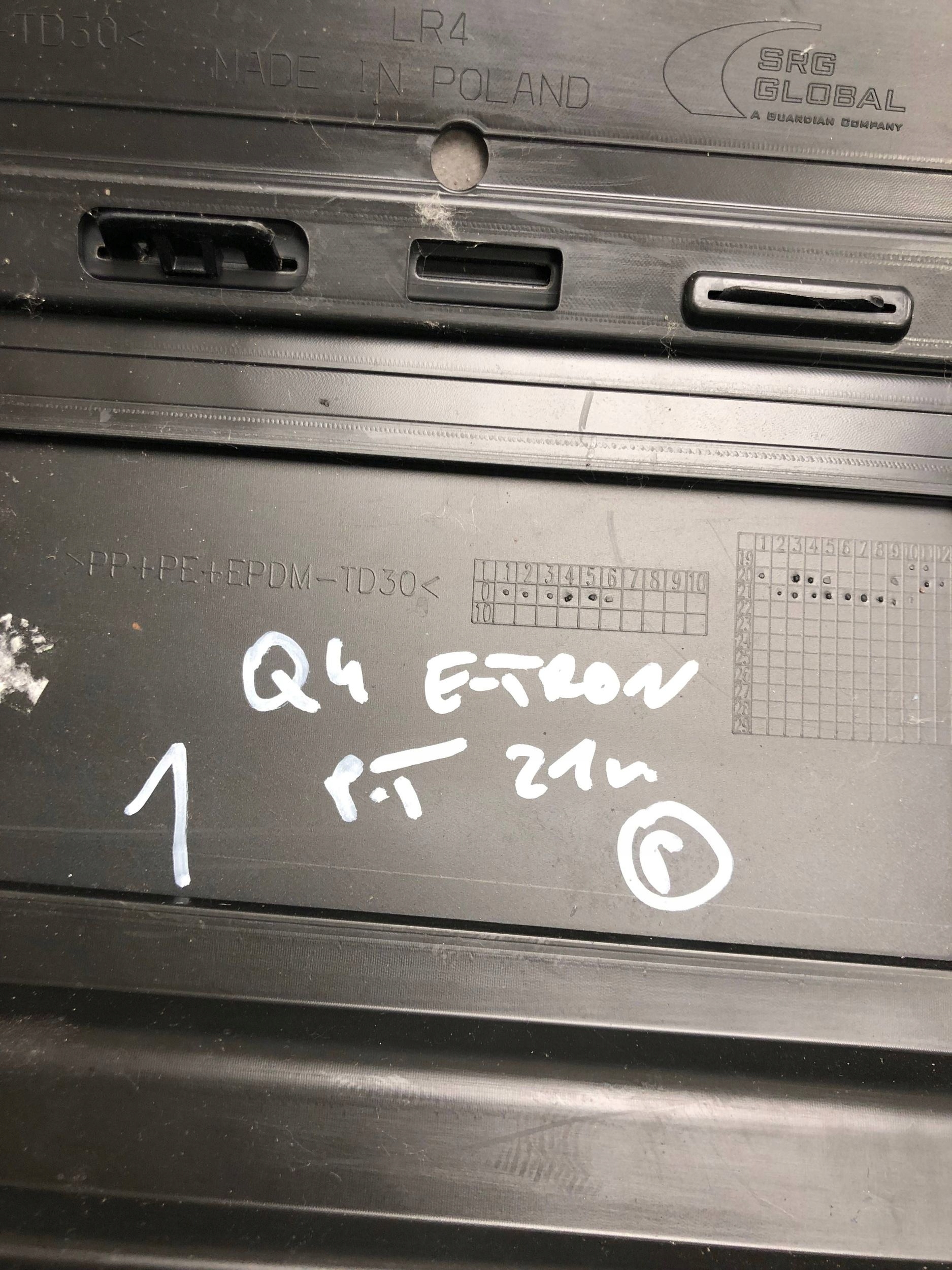 moulding door right rear part AUDI Q4 E-TRON 89A853970B